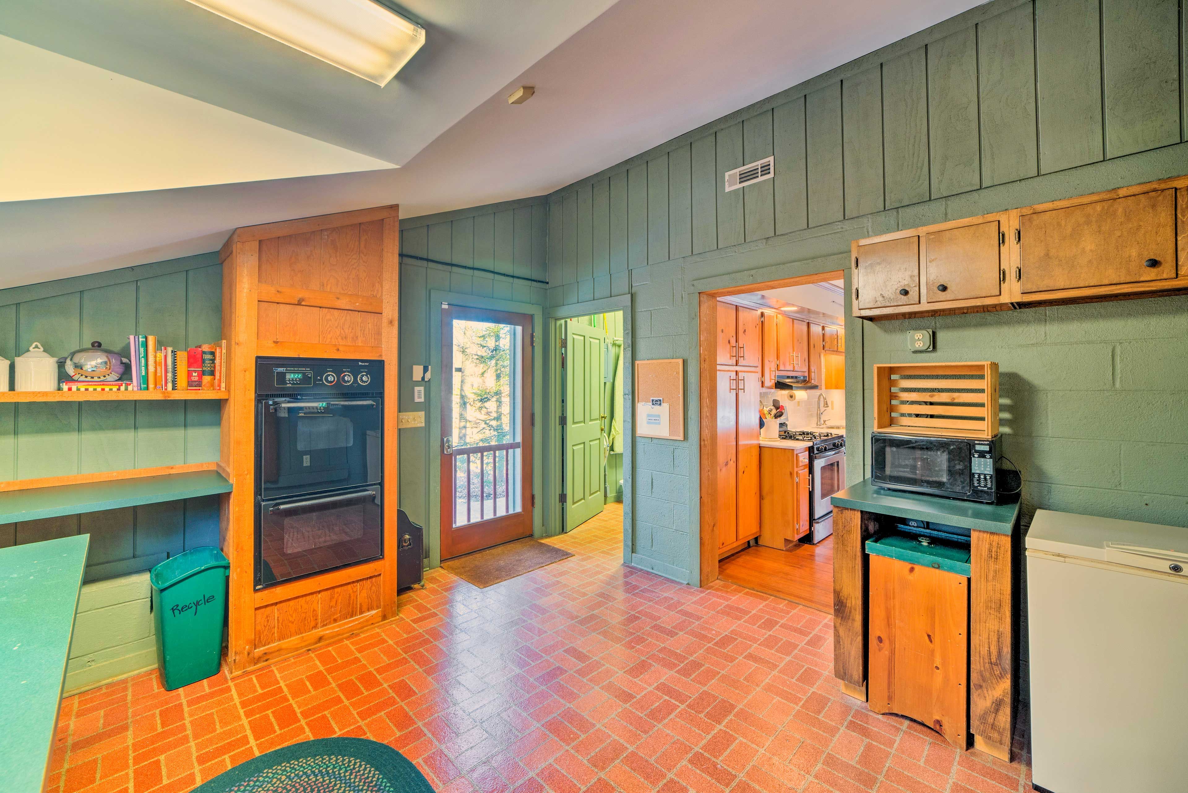 Double Ovens | Freezer | Microwave