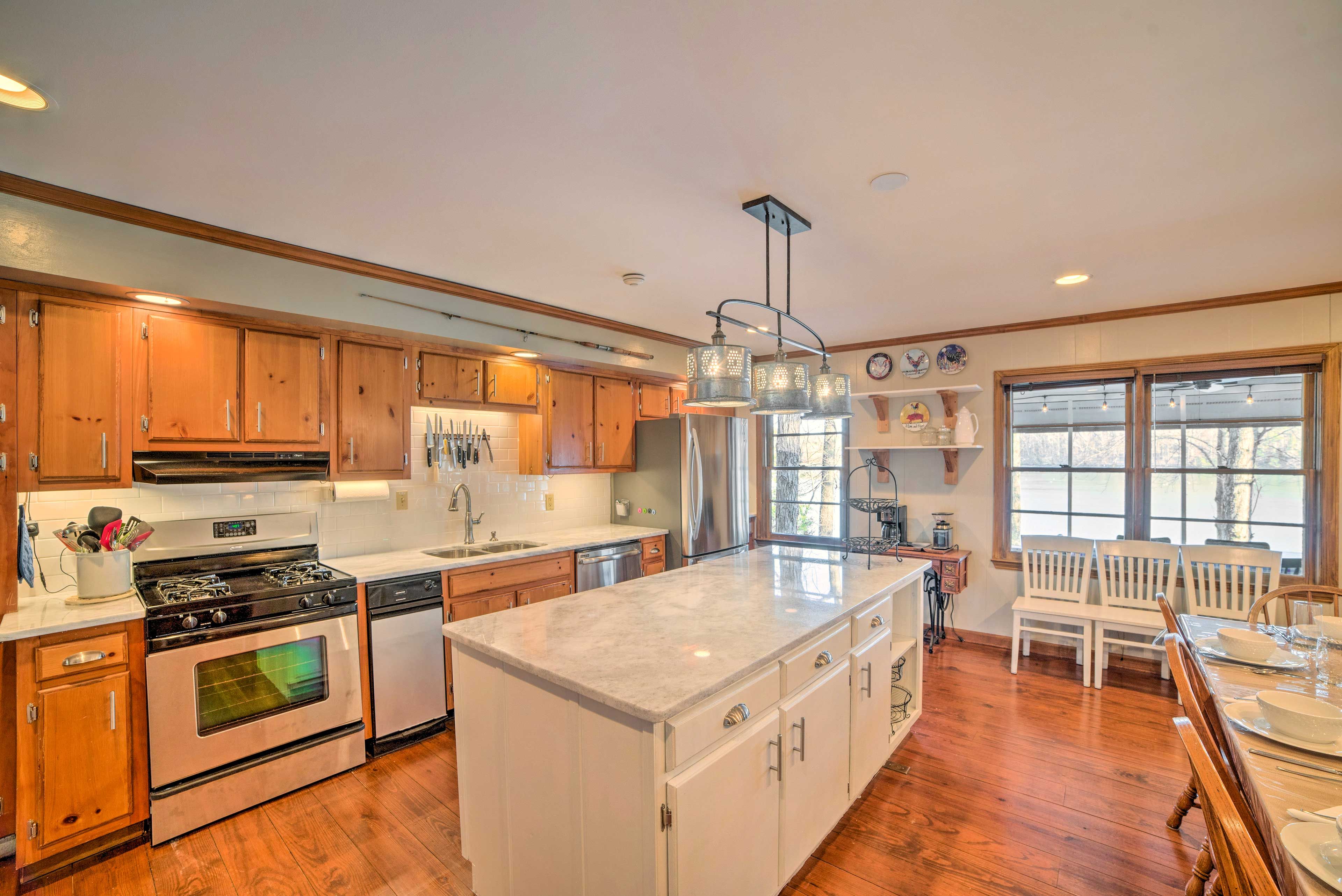 Kitchen | Cooking Basics | Coffee Maker | Paper Towels/Trash Bags Provided