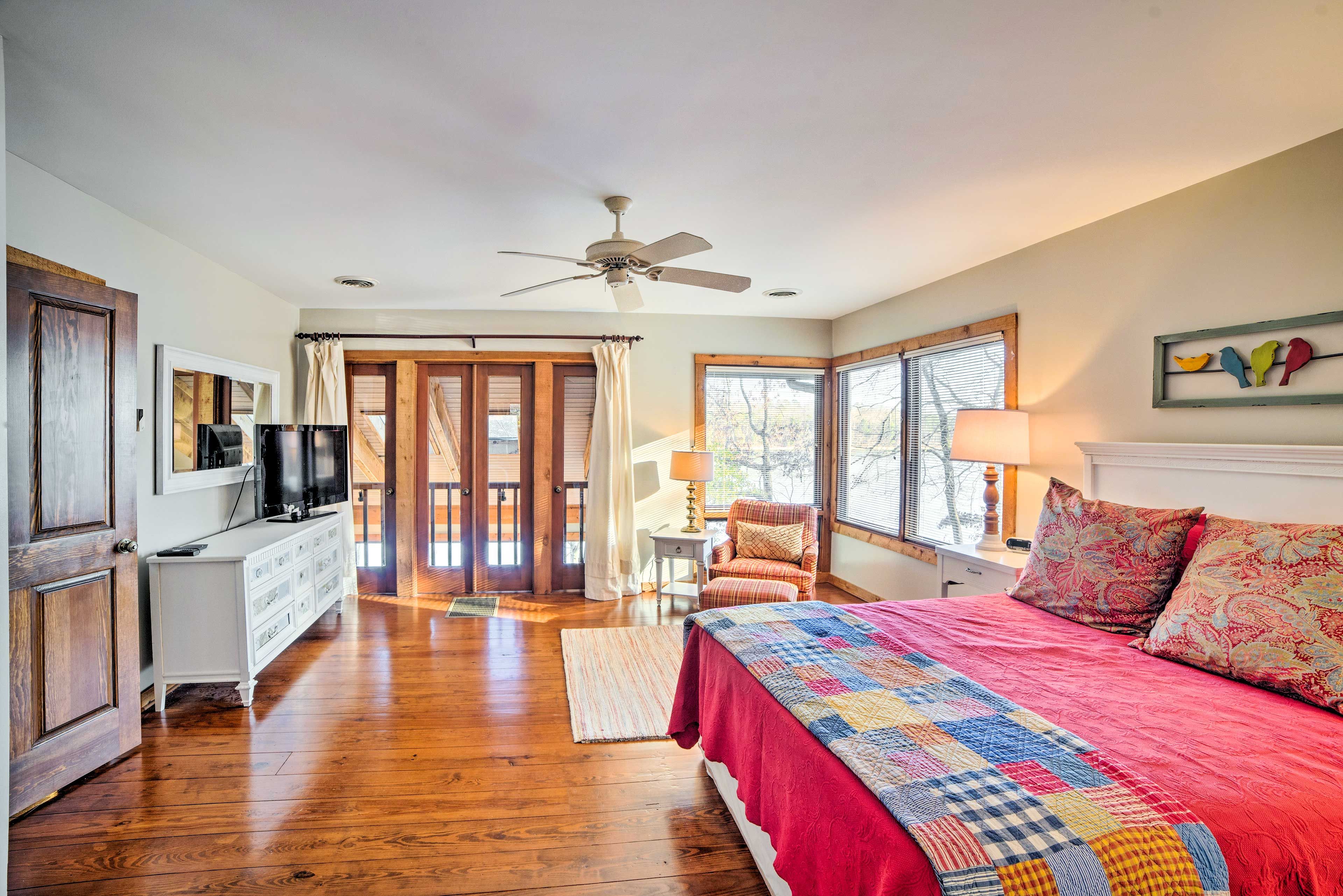 Bedroom 2 | Queen Bed | Twin Bed