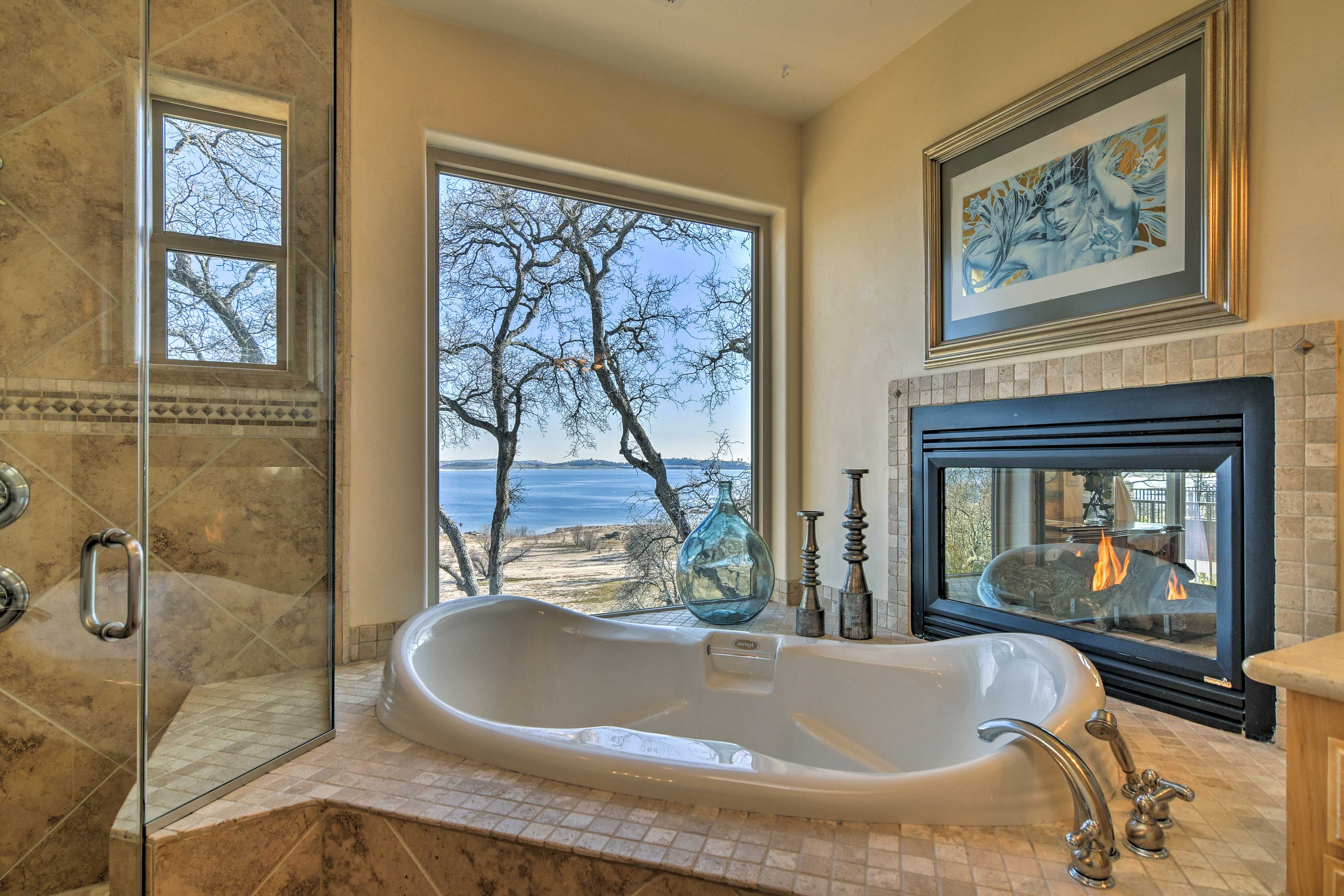 En-Suite Bath | Complimentary Toiletries | 2-Sided Fireplace
