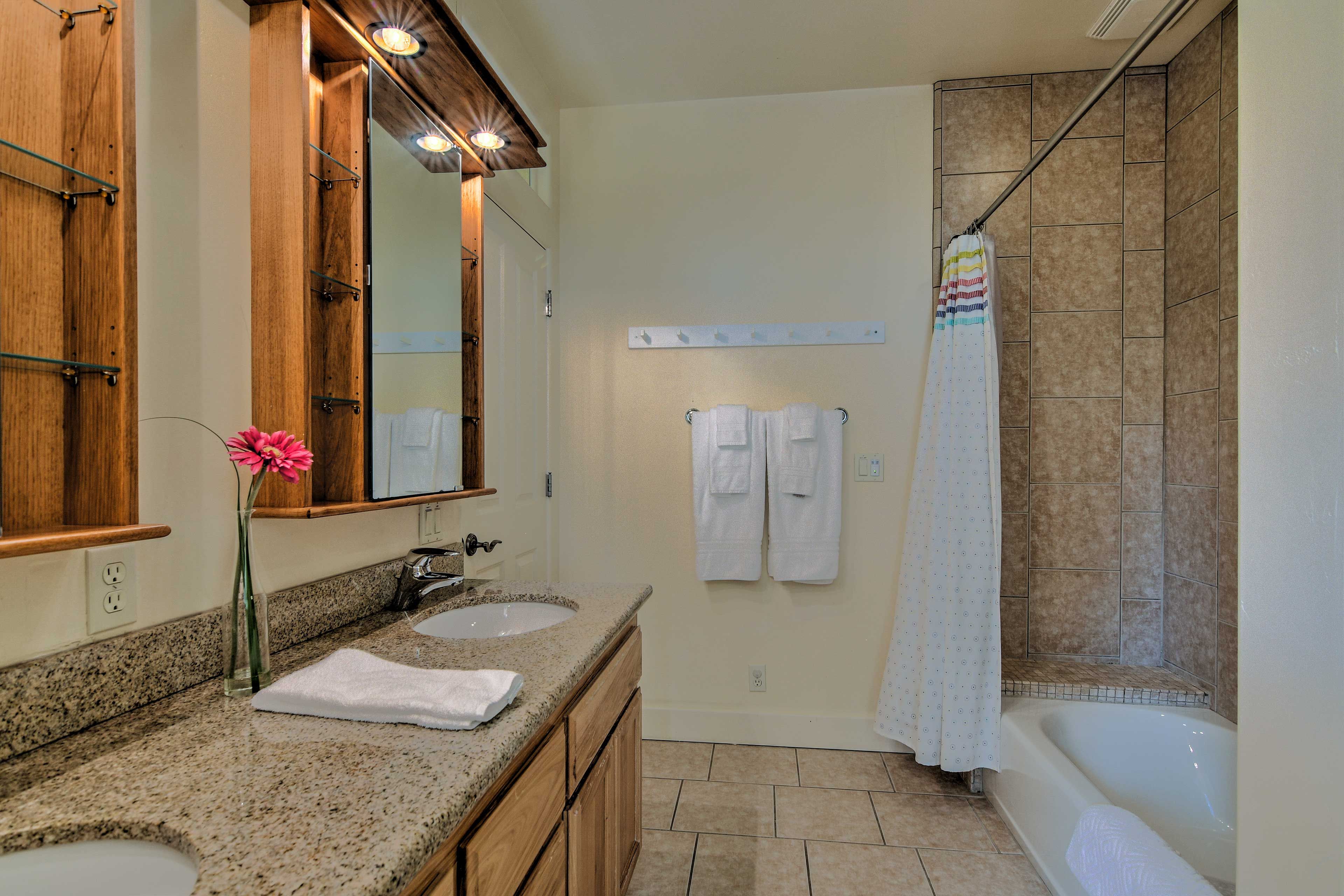 Full Bathroom | 2nd Floor