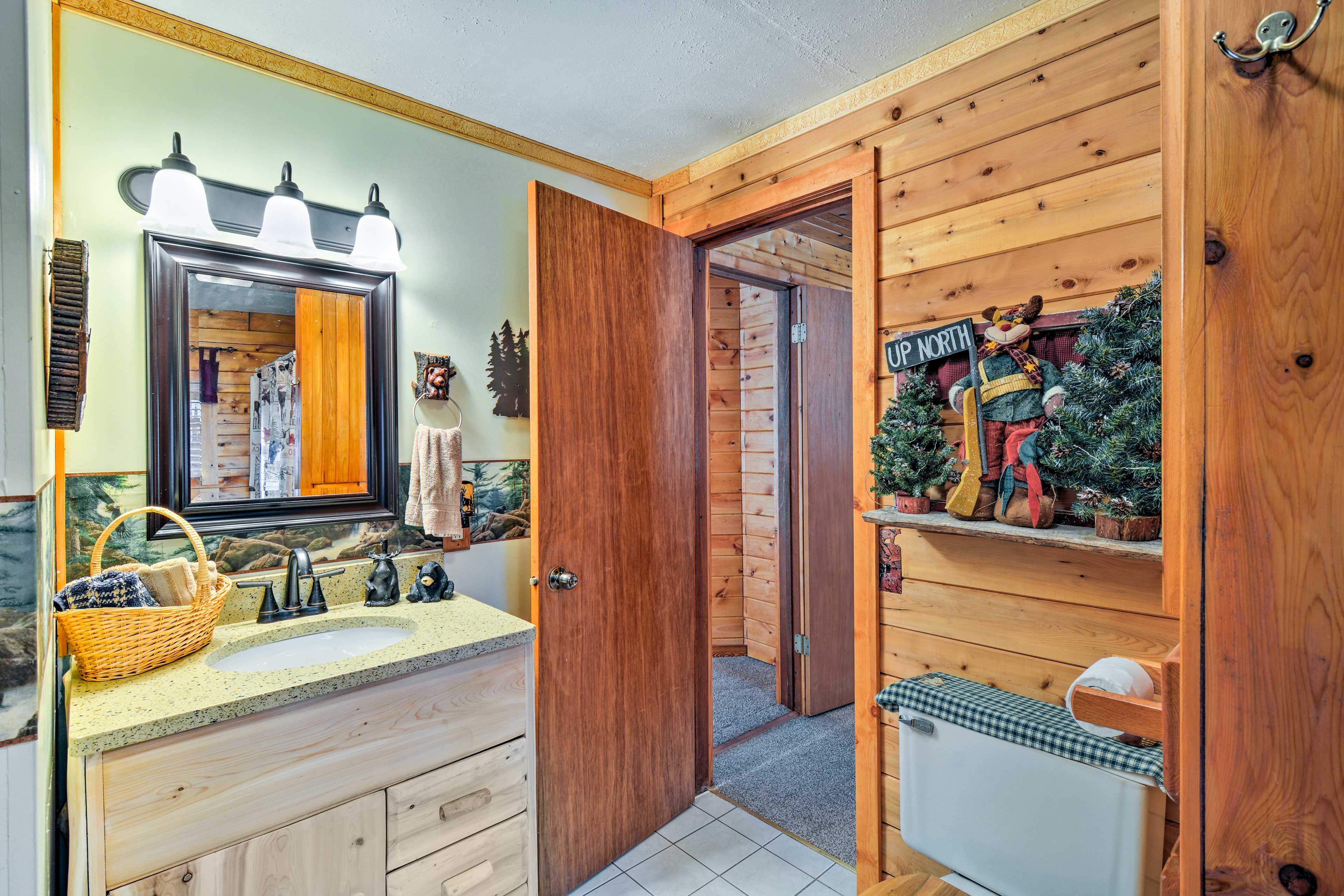 Full Bathroom | Linens & Towels | Hair Dryer