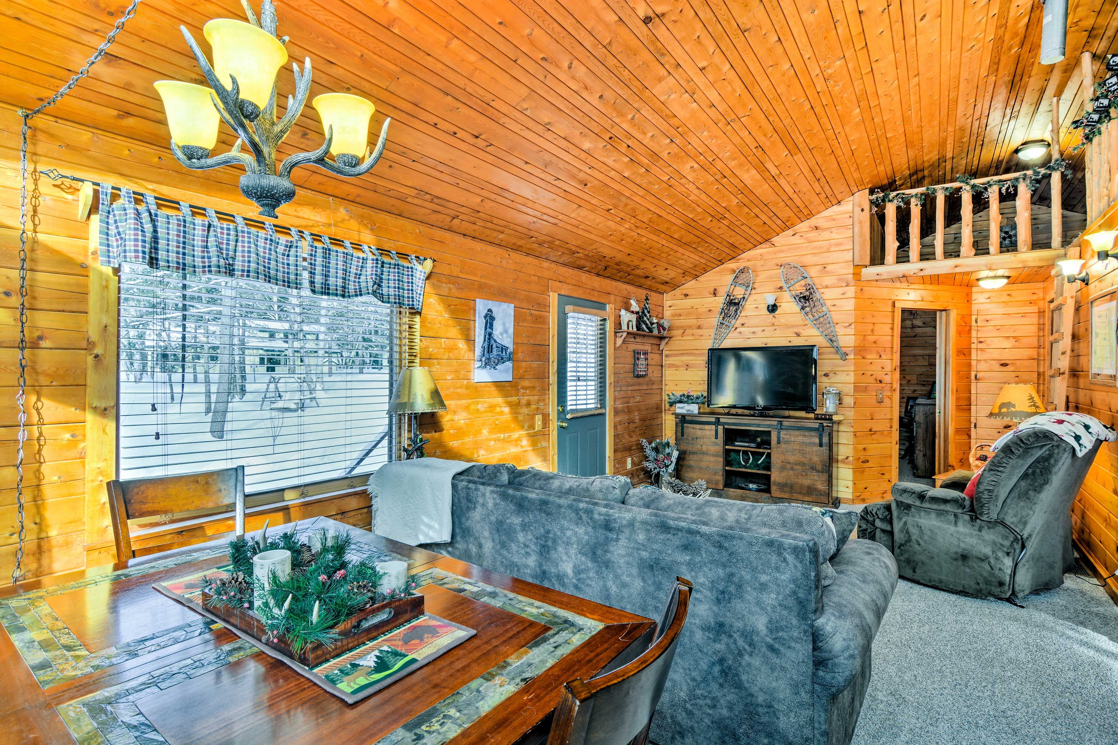 Dining & Living Room Area | 1,000 Sq Ft | Washer & Dryer | Iron & Board