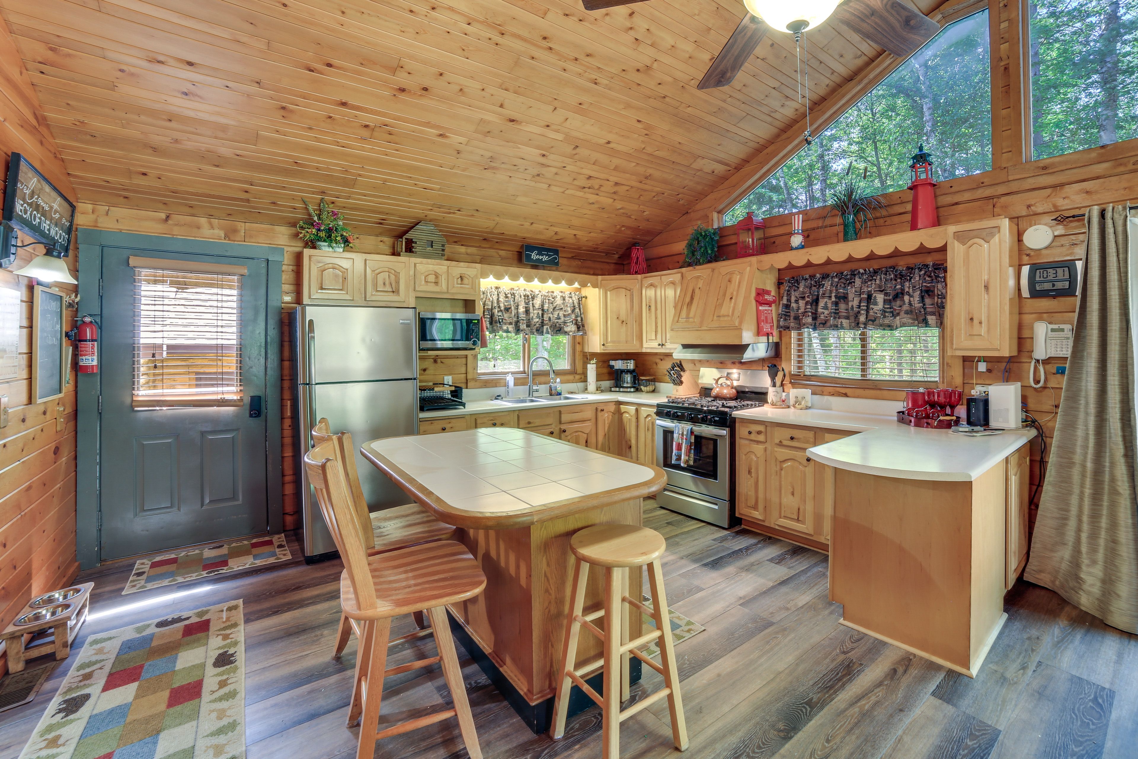 Kitchen | 'Thunder Cove Cabin' | Free WiFi