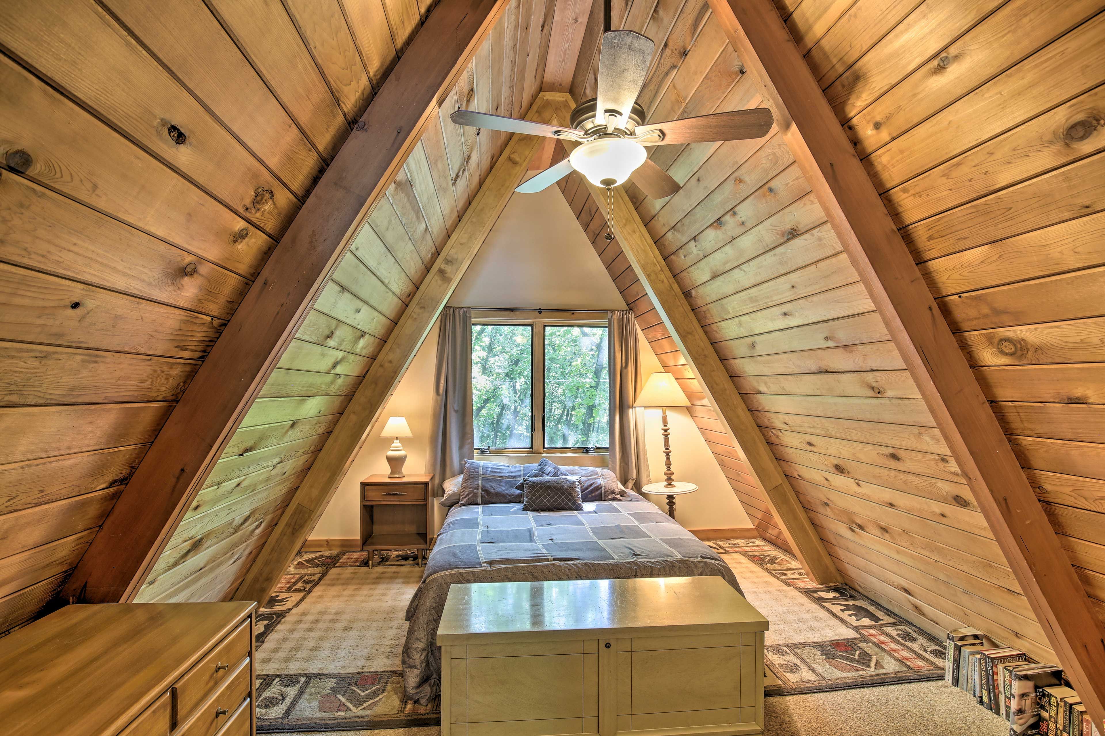 Bedroom 1 | Queen Bed | 2nd Floor