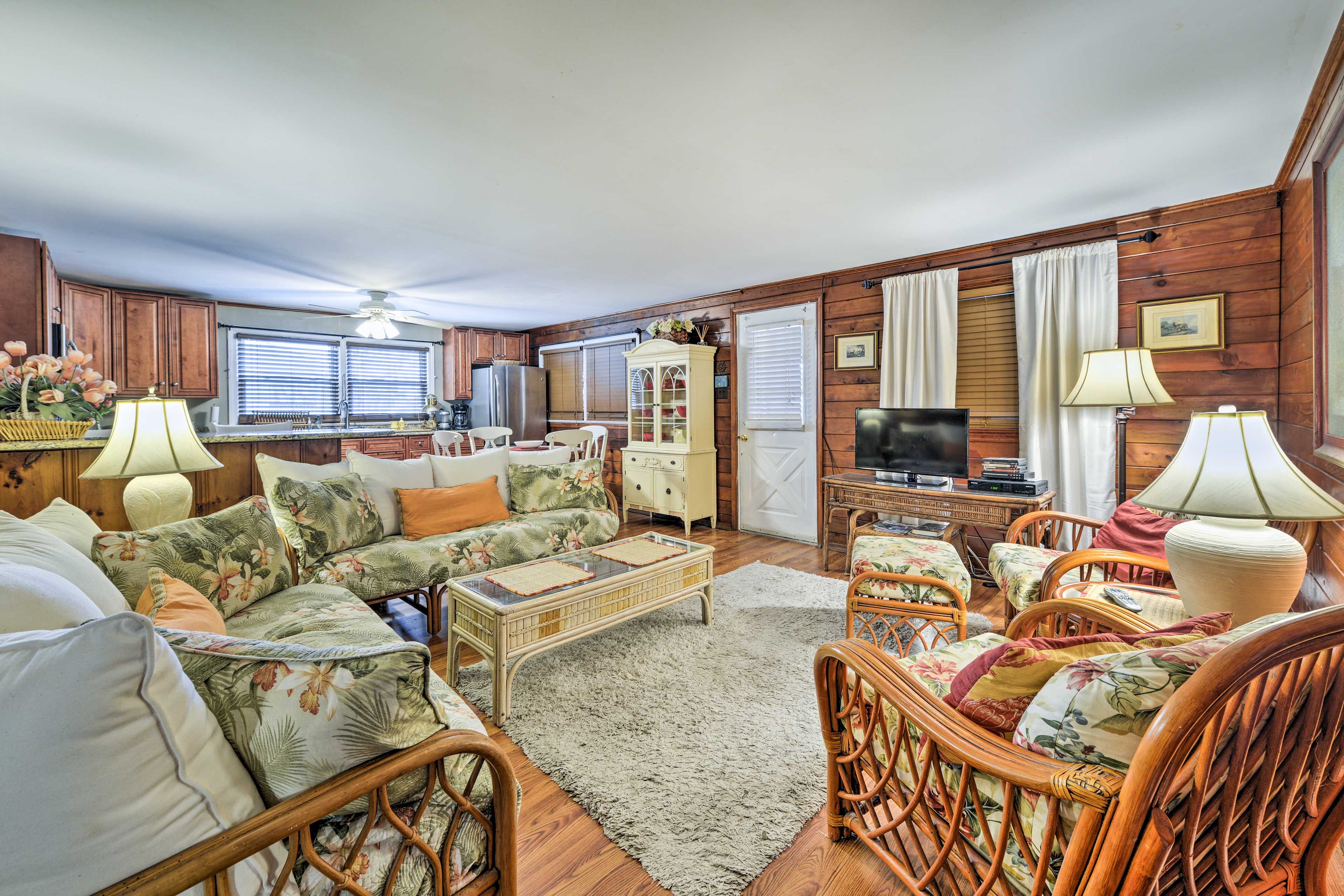 Seaside Park Vacation Rental | 2BR | 1BA | 1,000 Sq Ft | Stairs Required