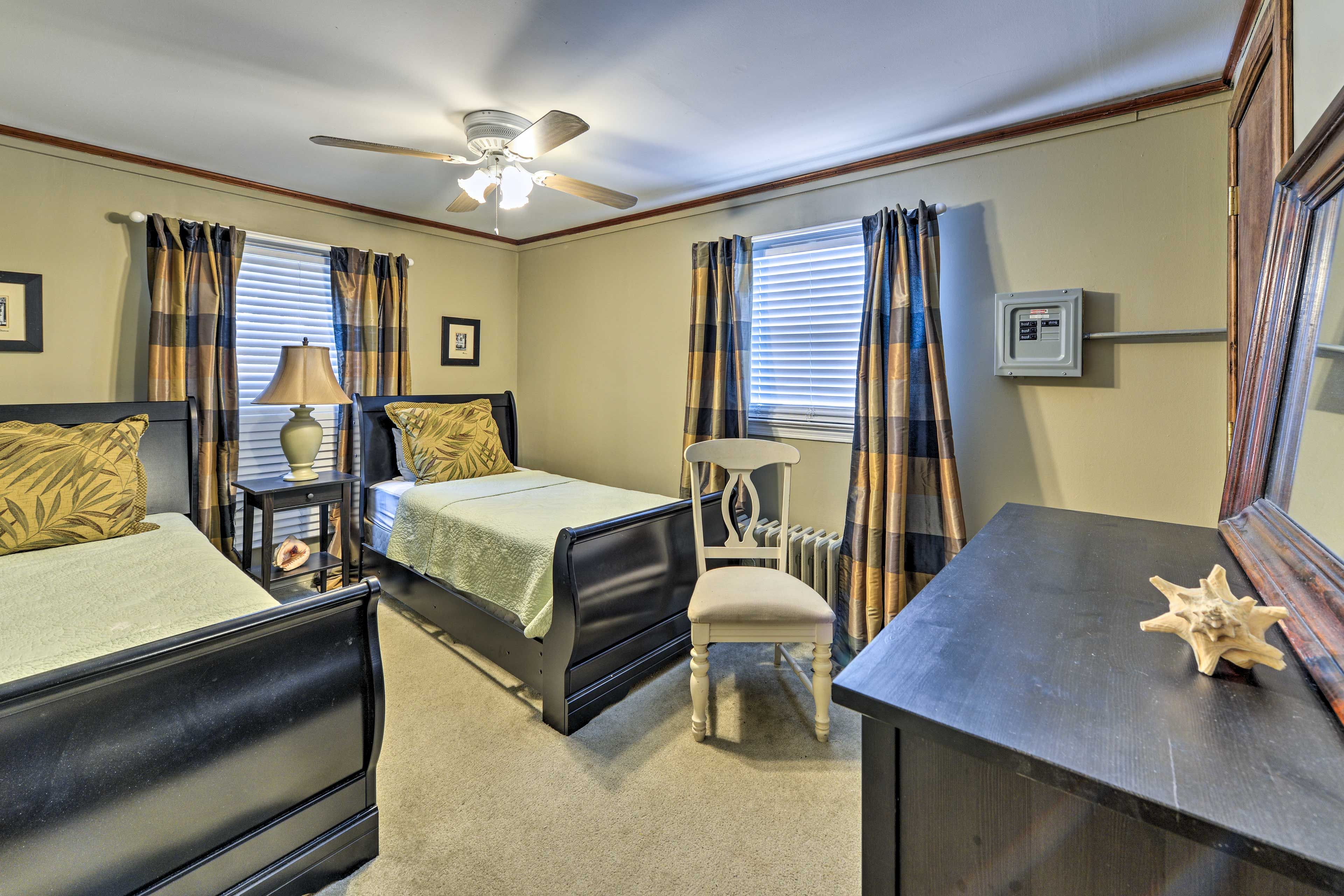 Bedroom 2 | 2 Twin Beds