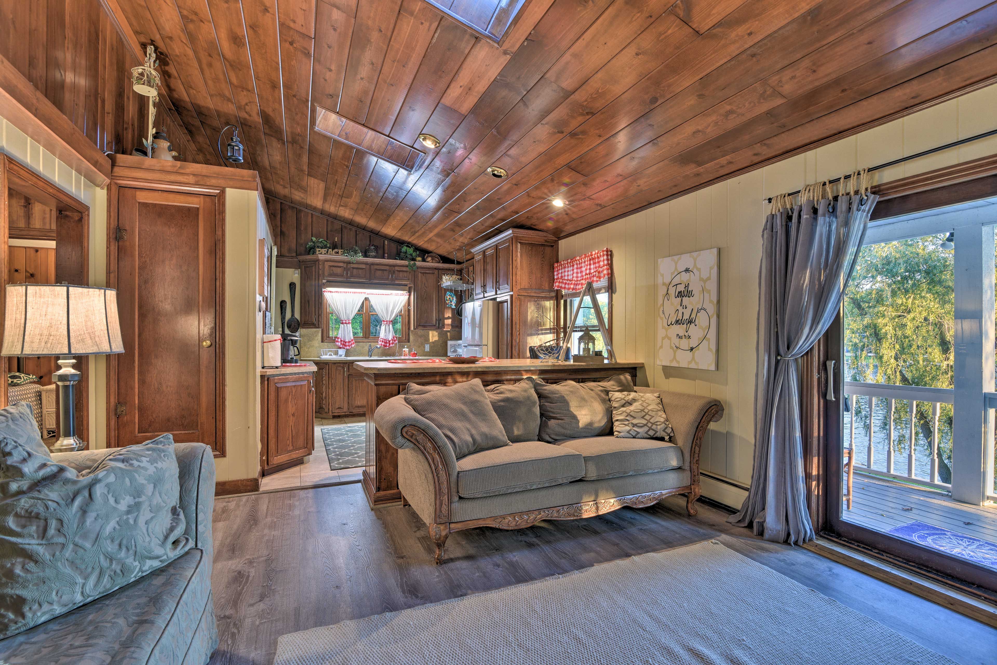 Living Room | Free WiFi