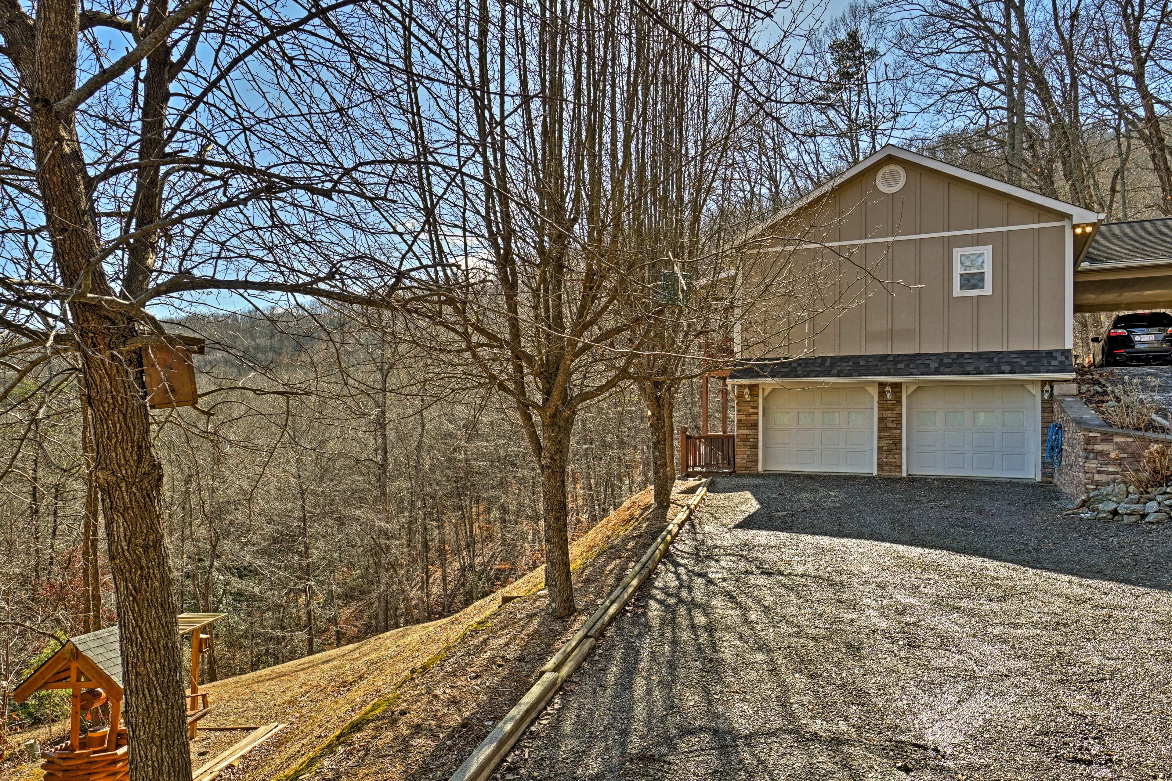 Parking | Garage (2 Vehicles) | Driveway (2 Vehicles)