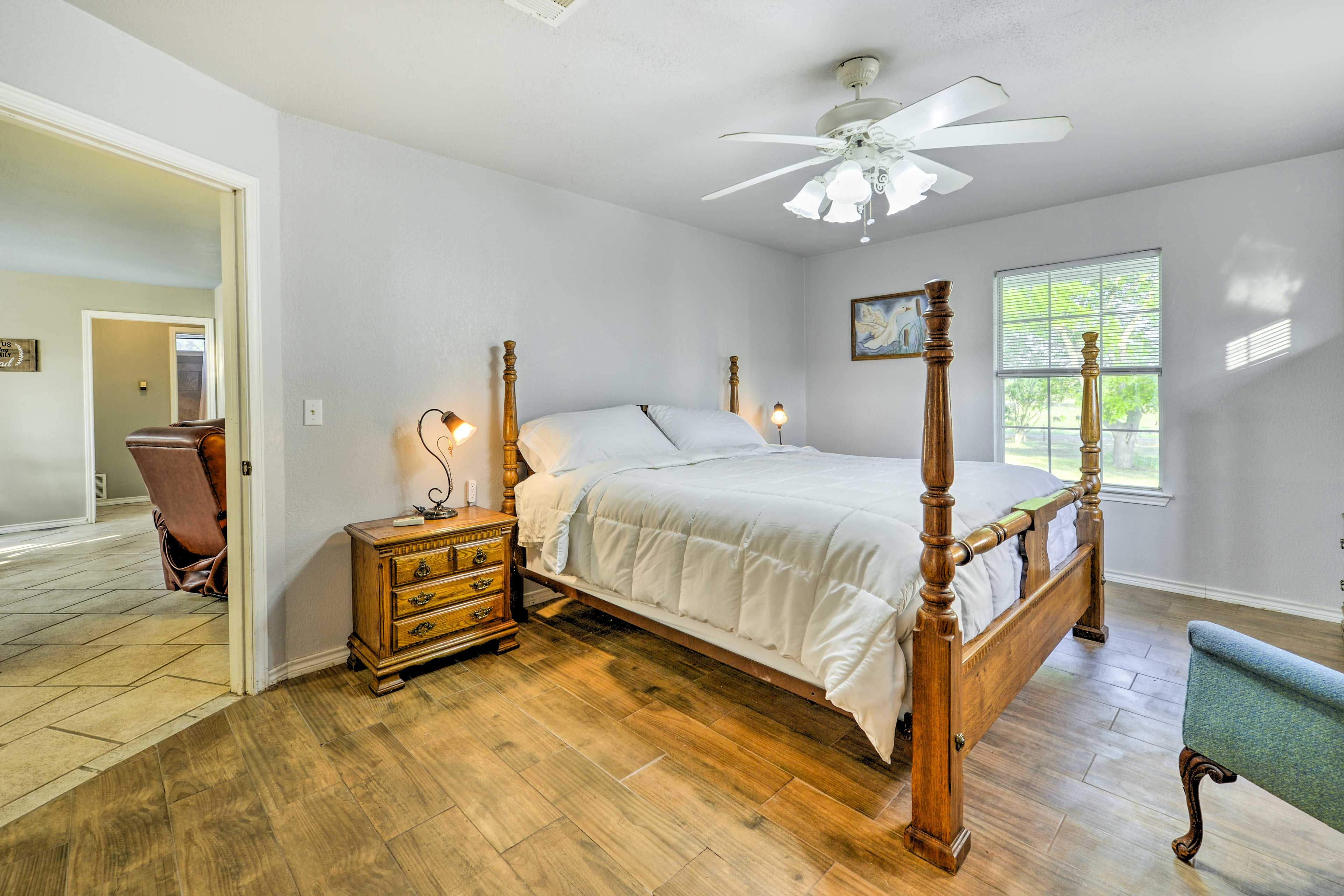 Bedroom 1 | King Bed