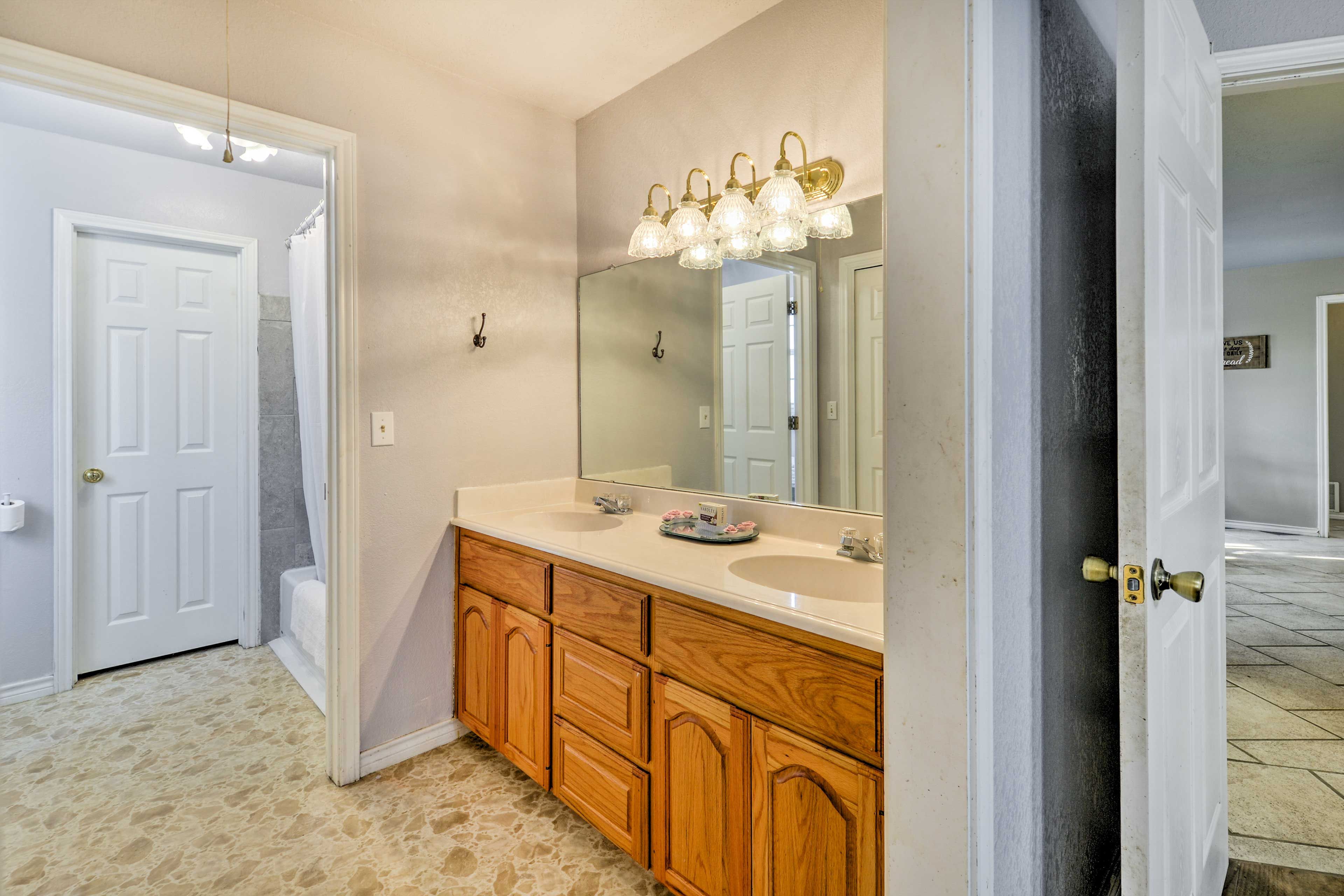 Full Bathroom | Linens & Towels