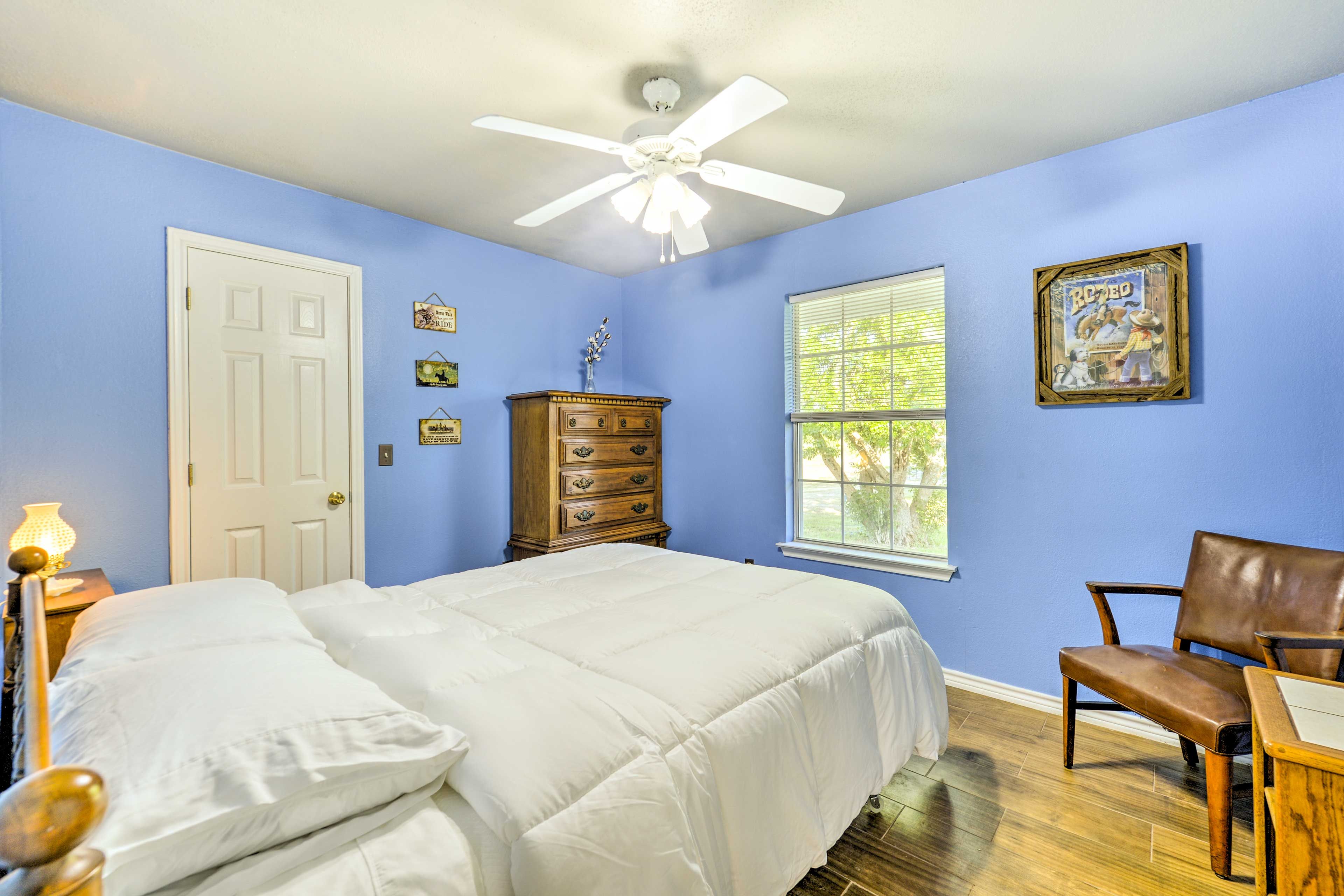 Bedroom 2 | Queen Bed