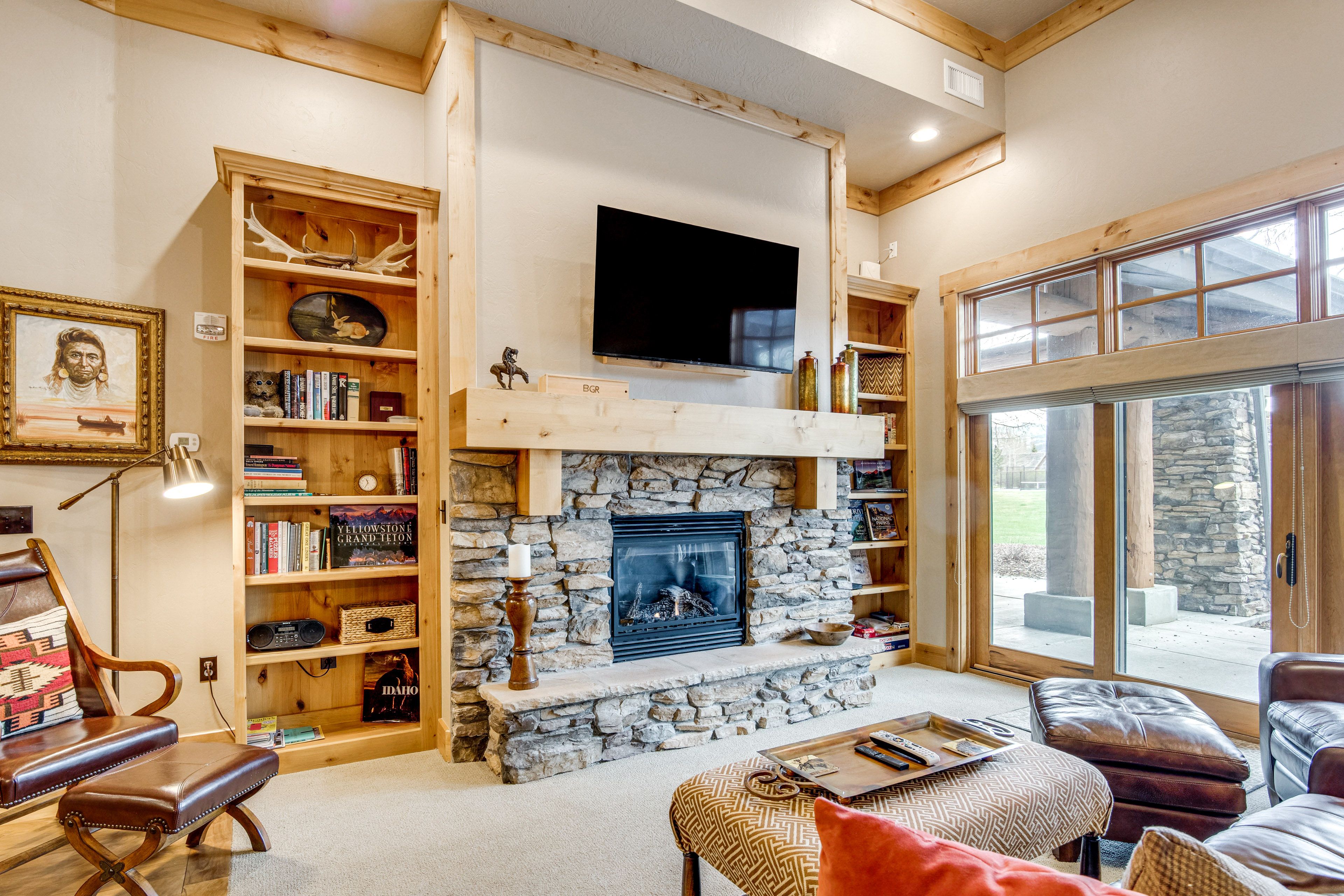 Living Room | Fireplace | Books | Smart TV