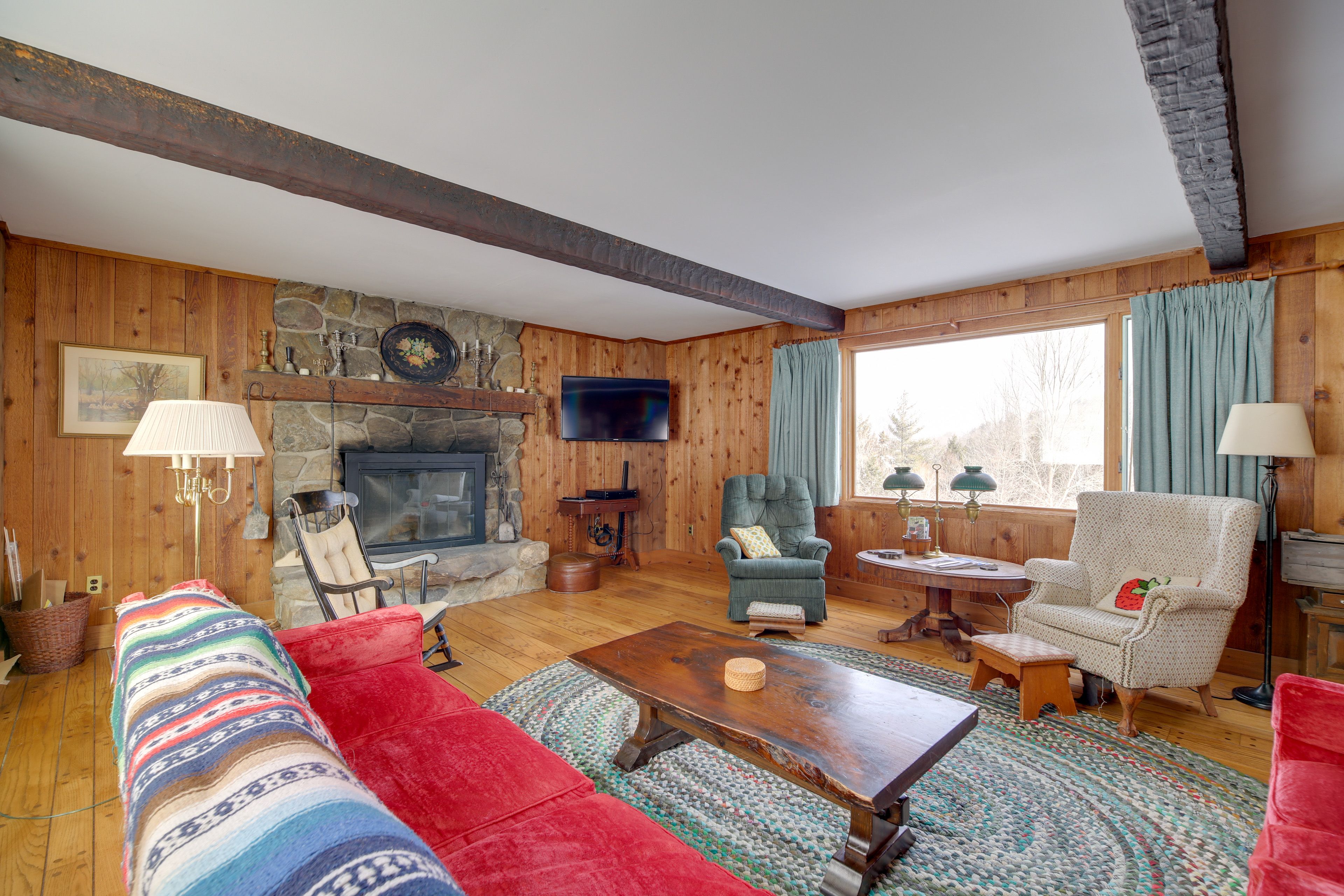 Living Room | Central Heating | Free WiFi