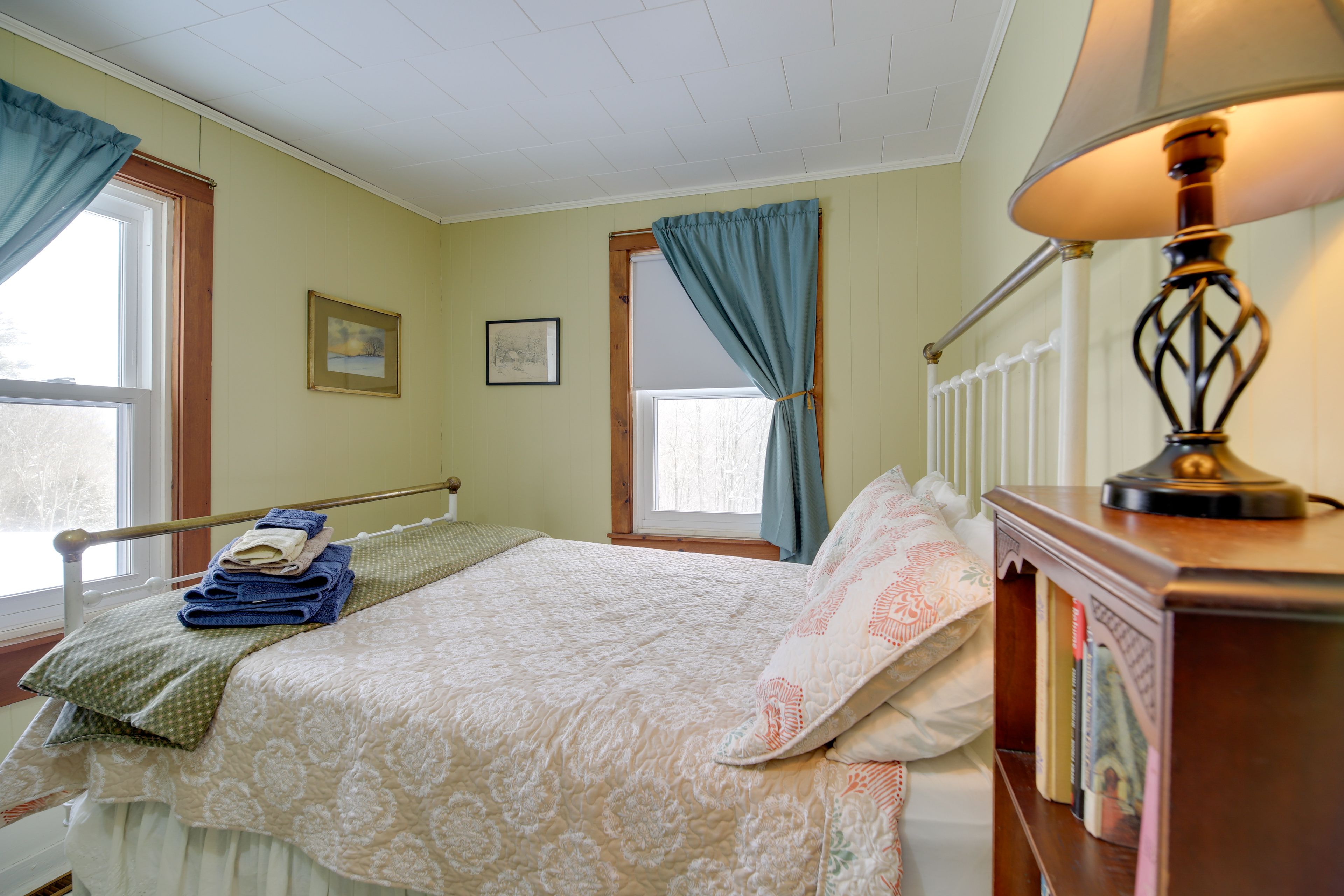 Bedroom 1 | Queen Bed | 1st Floor