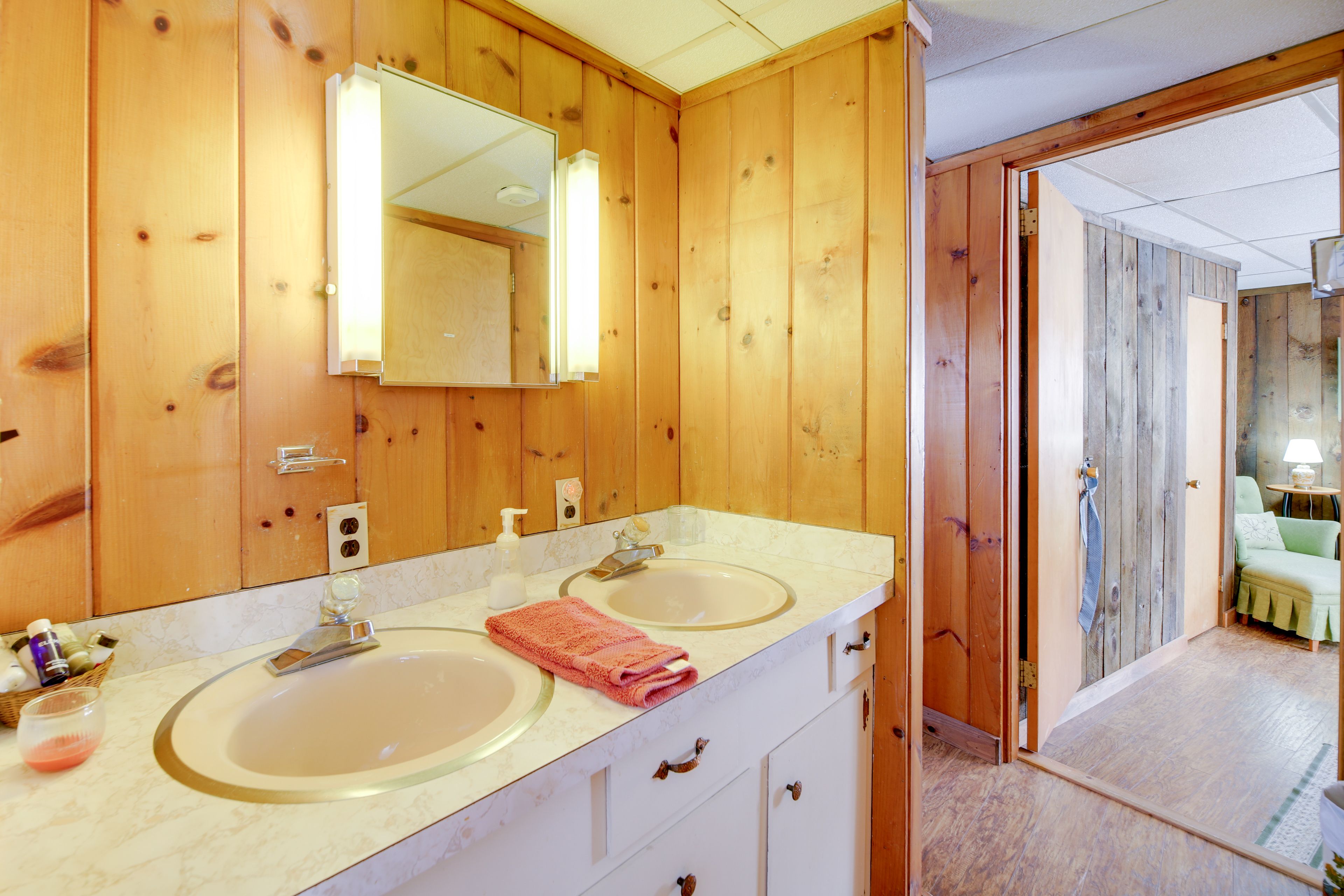 Full Bathroom | Hair Dryer