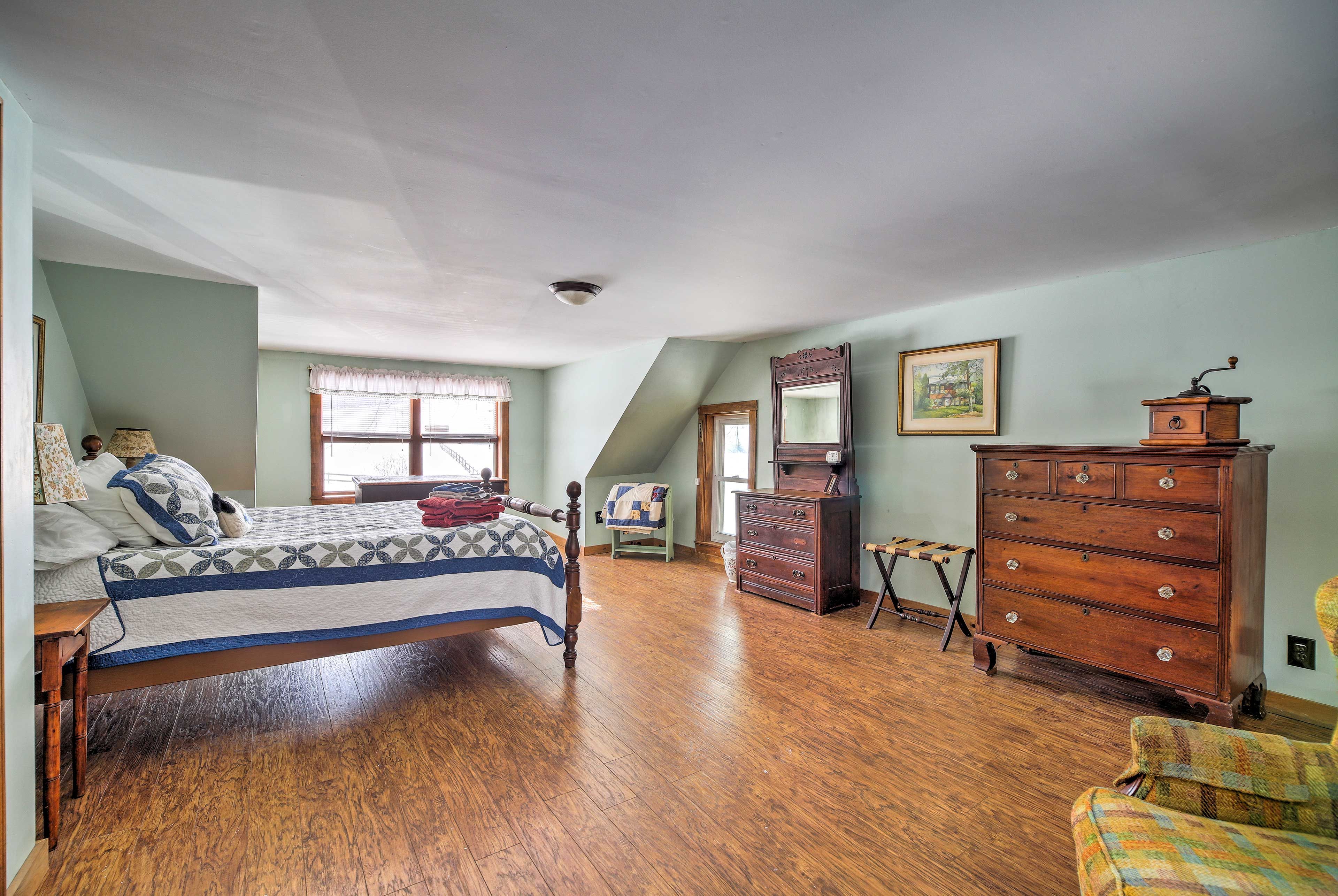 Bedroom 2 | Full Bed | 2nd Floor