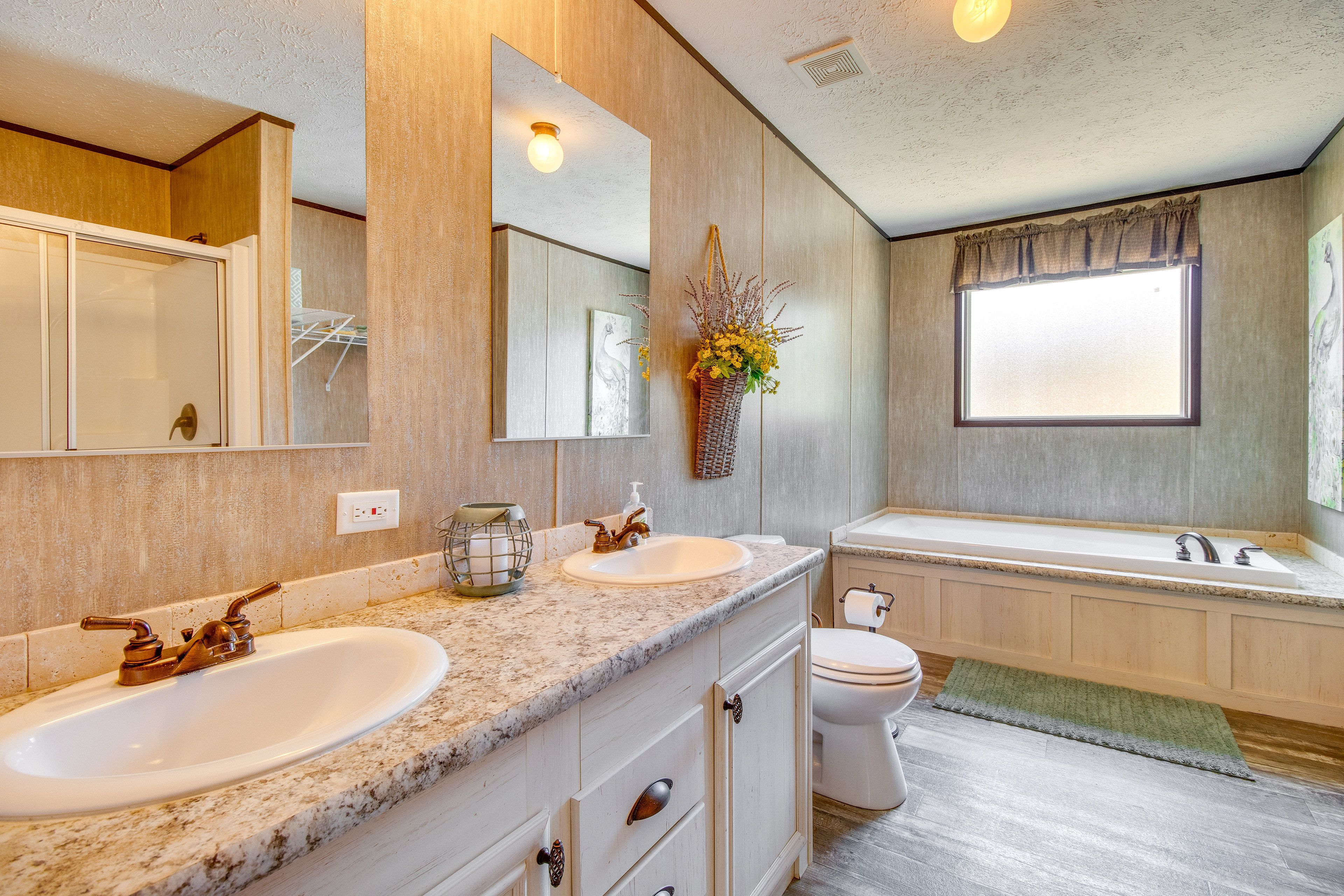 En-Suite Bathroom | Soaking Tub | Walk-In Shower