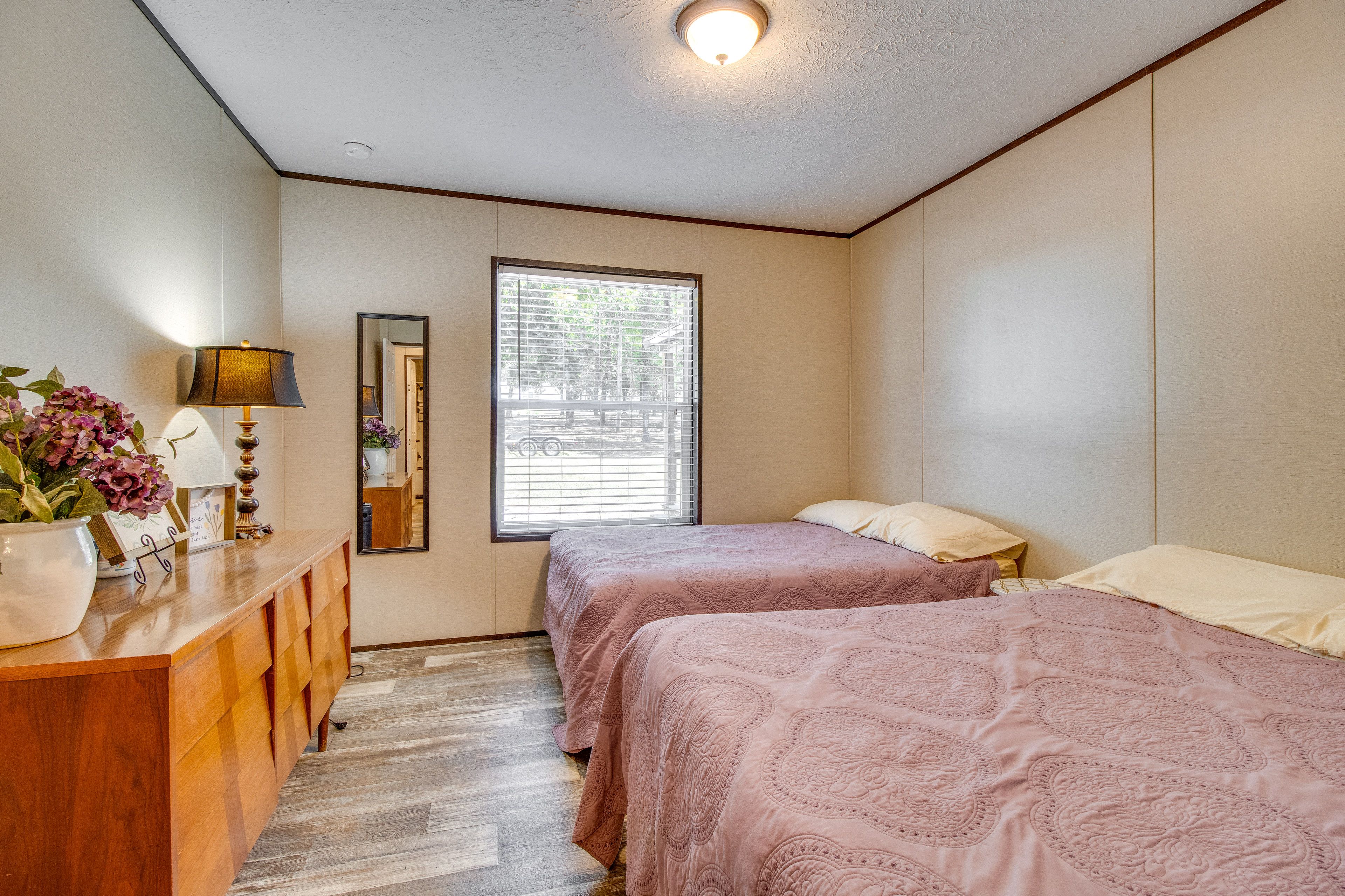 Bedroom 2 | Queen Bed | Full Bed