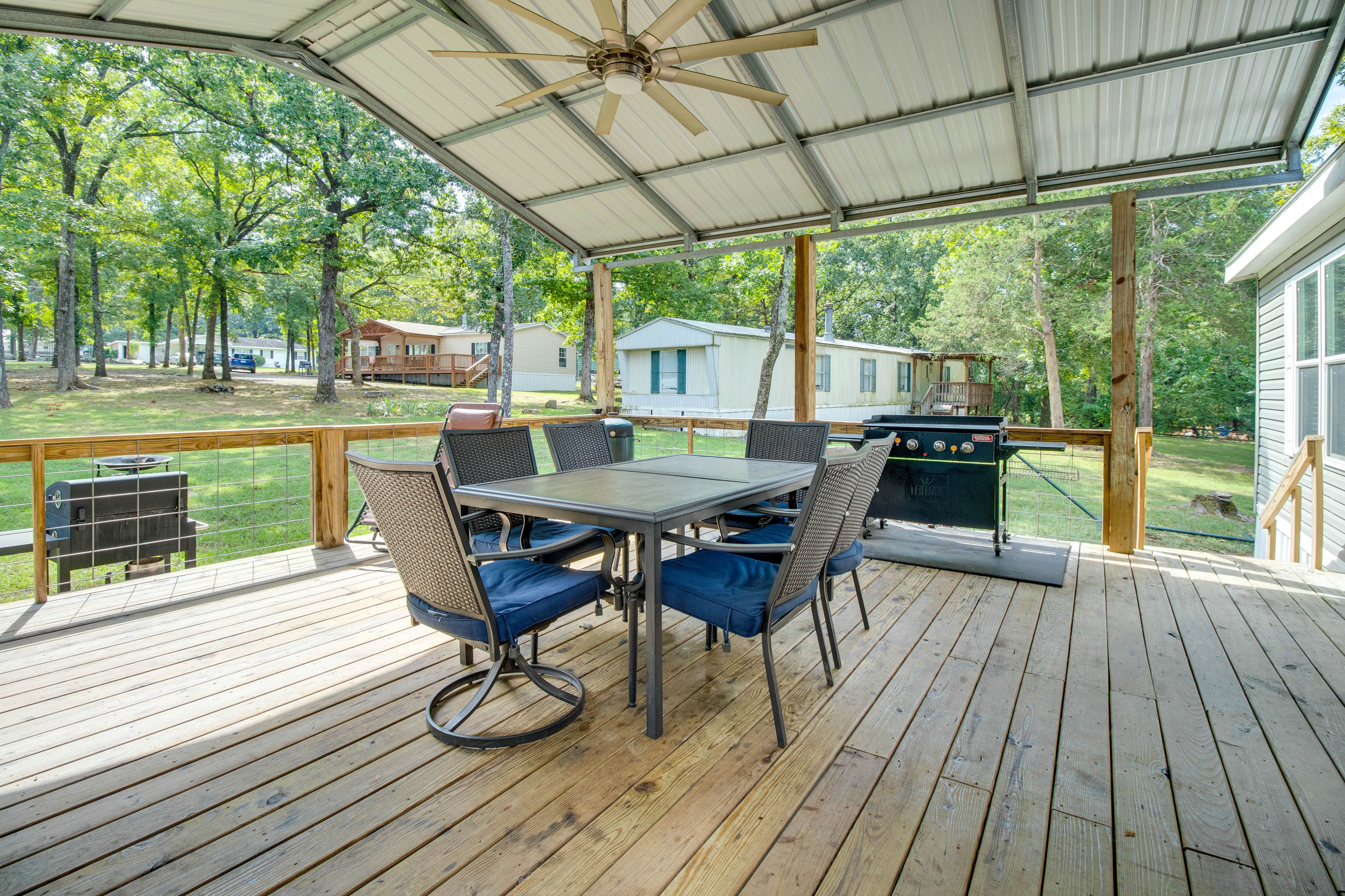 Covered Patio | 36-Inch Blackstone Griddle | Outdoor Dining