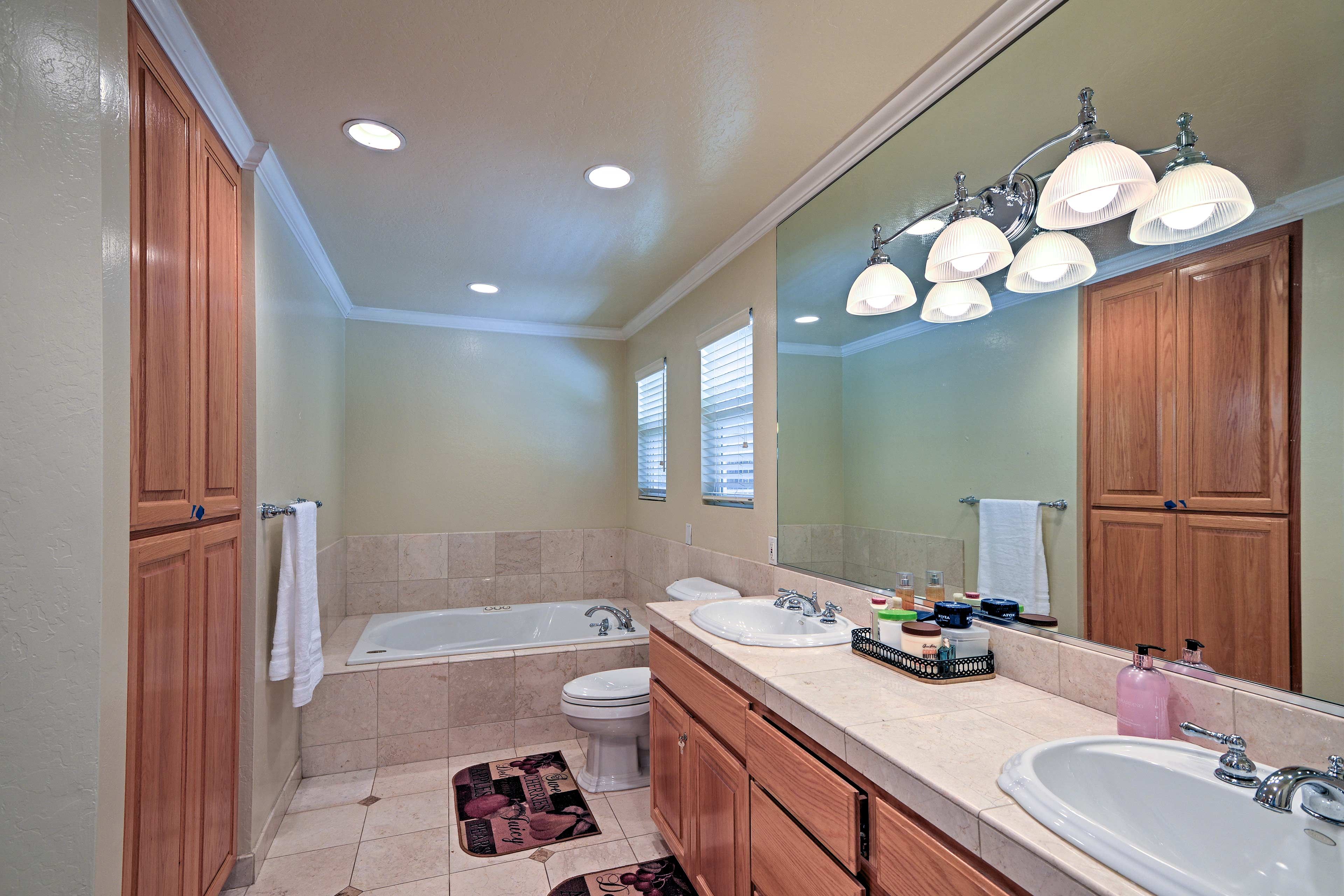 En-Suite Bathroom | Towels Provided