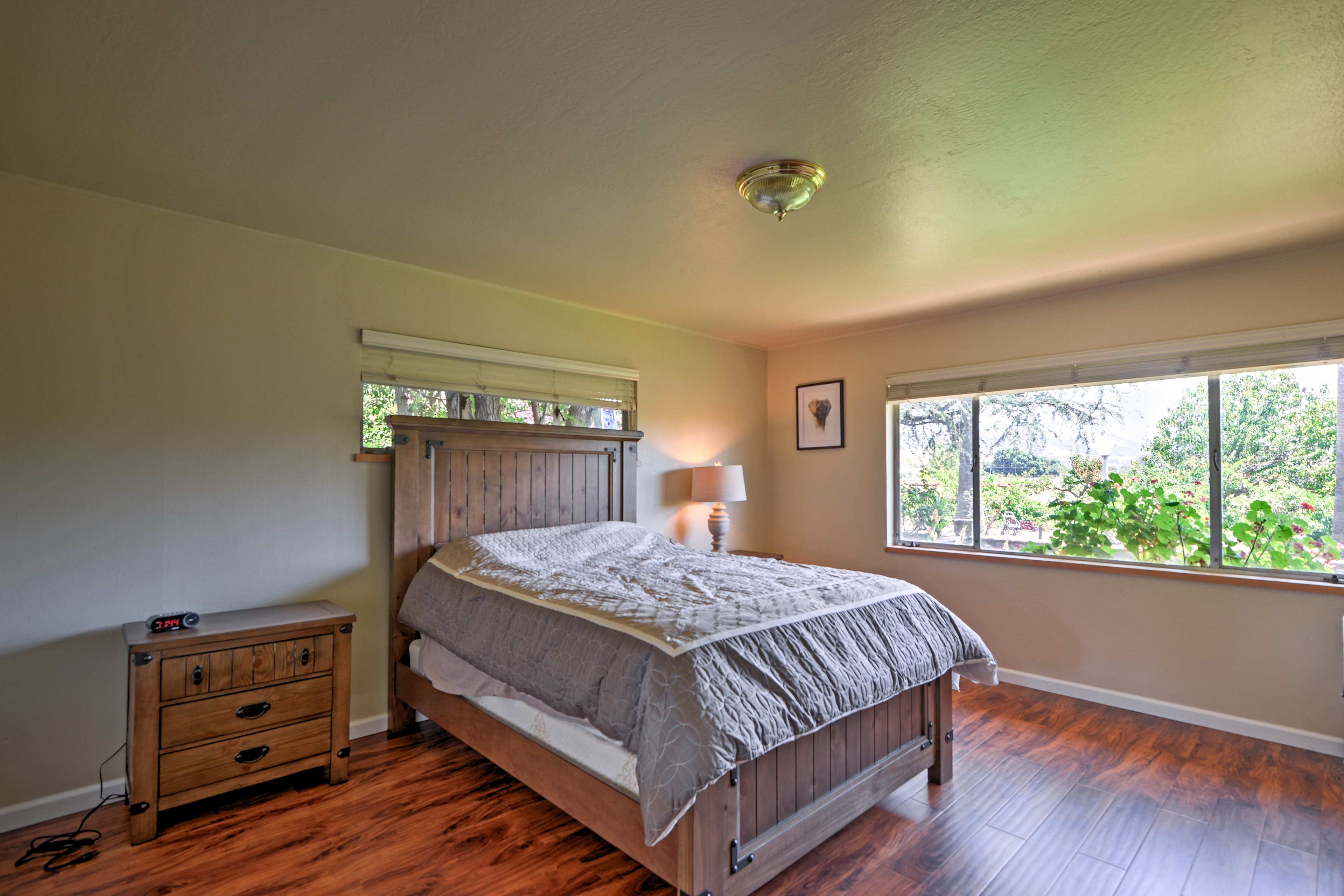 Bedroom 2 | Queen Bed