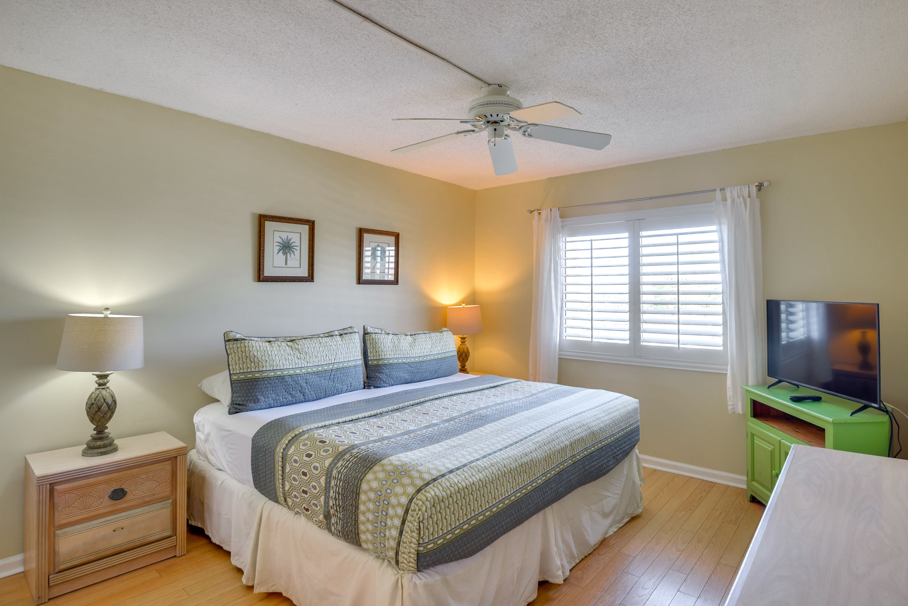 Bedroom 1 | King Bed | Linens & Towels | En-Suite Bathroom