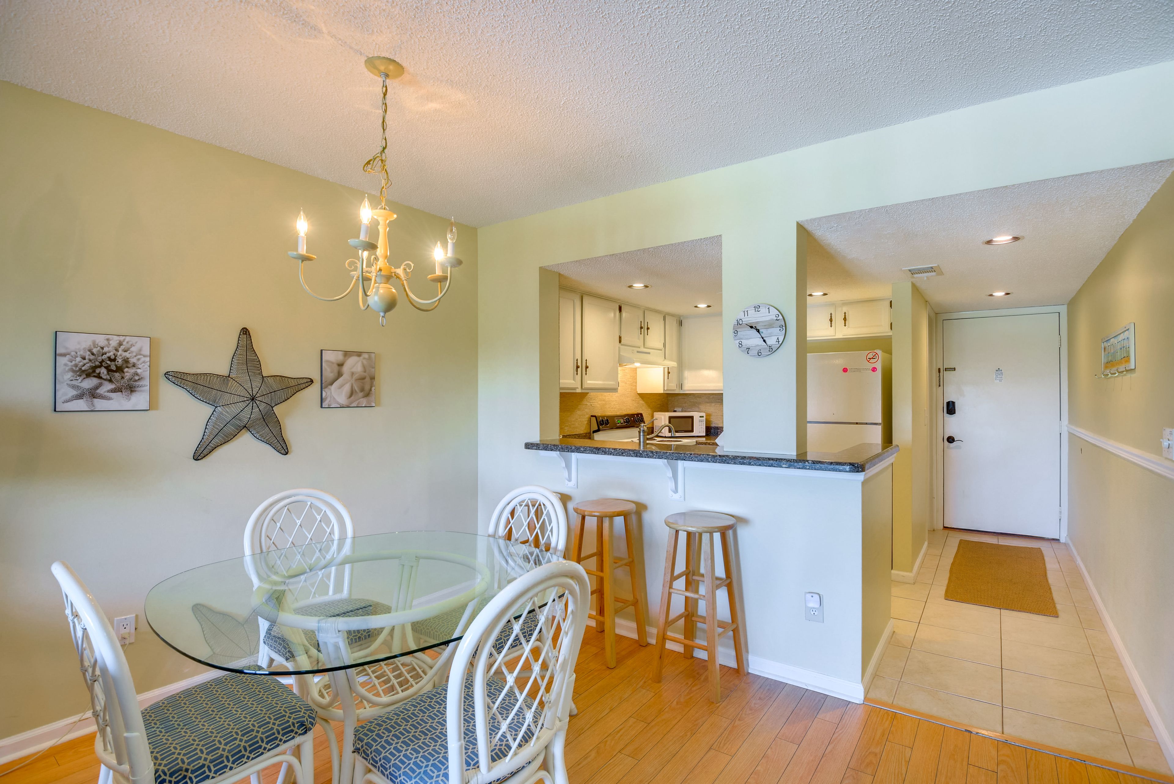 Dining Area | 3rd-Floor Condo | Free WiFi