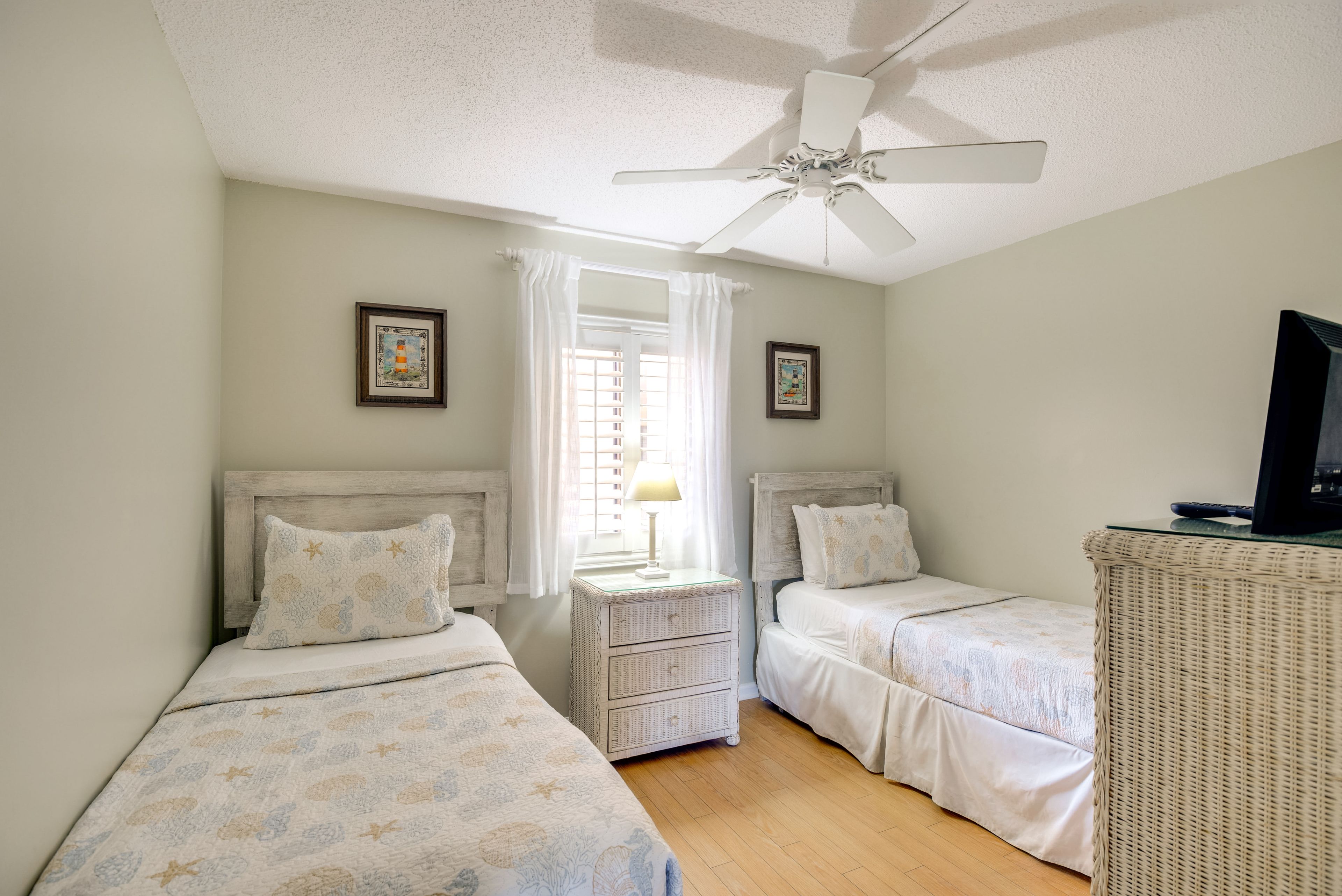 Bedroom 2 | 2 Twin Beds