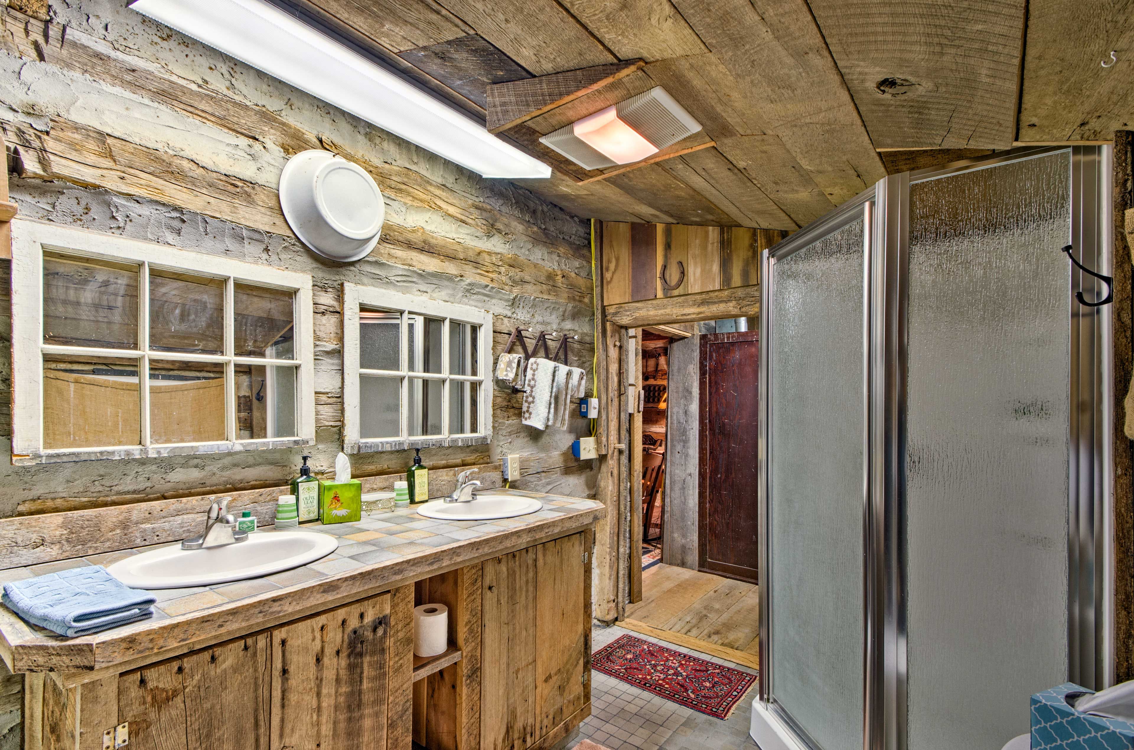 Full Bathroom | Towels Provided | Hair Dryer