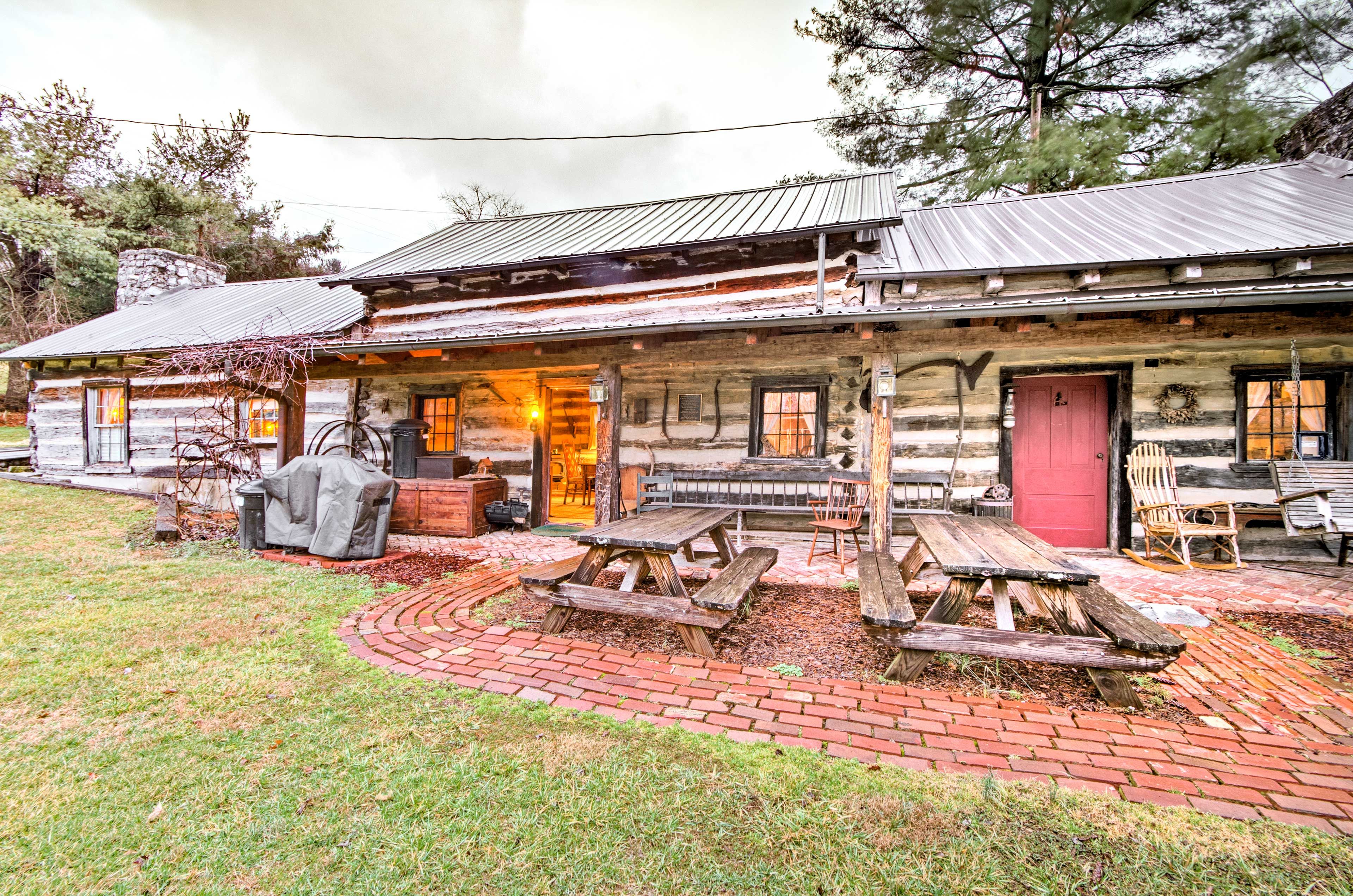 Outdoor Space | Covered Porch | Picnic Tables | Gas Grill