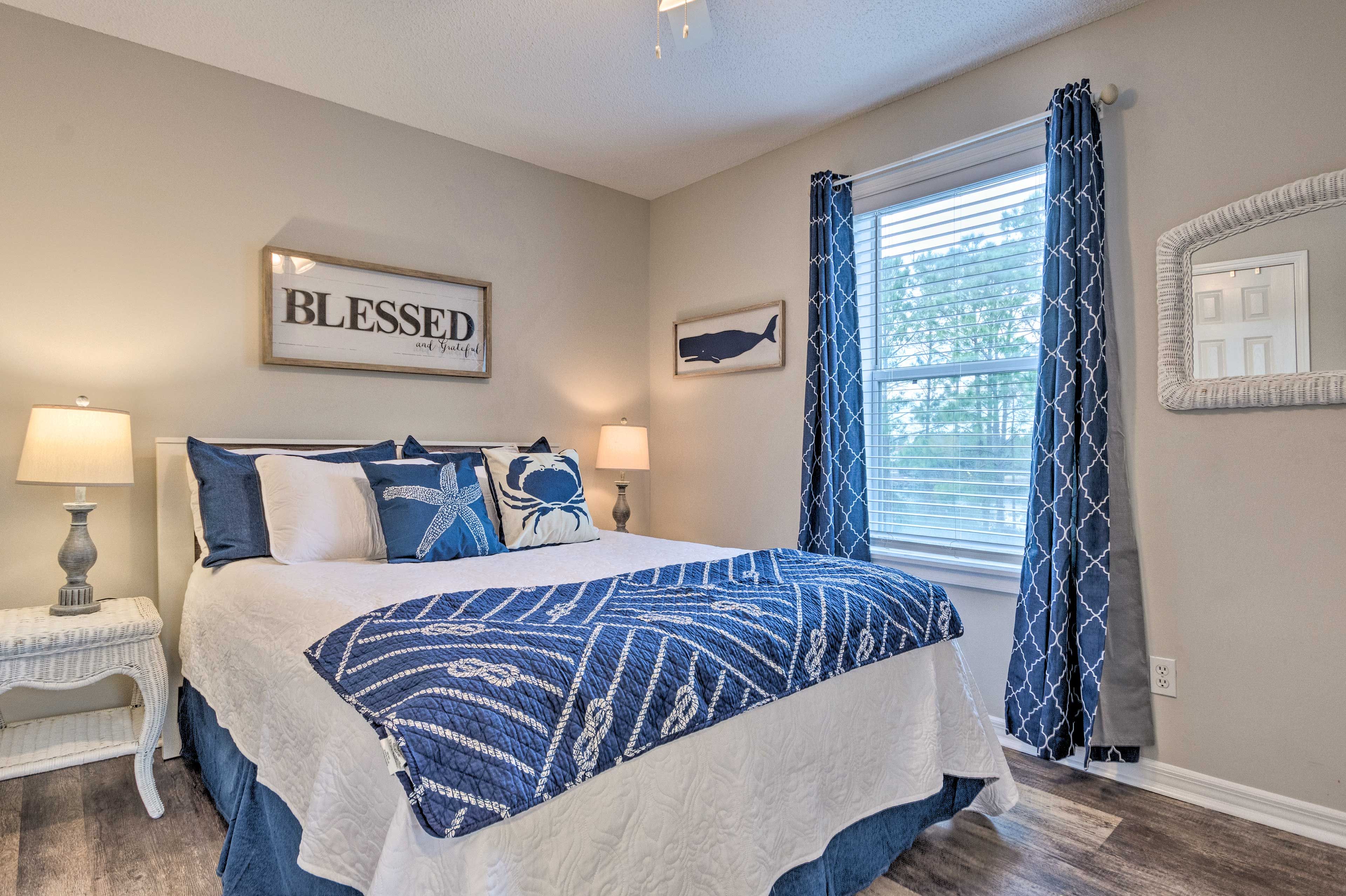 Bedroom 3 | Queen Bed