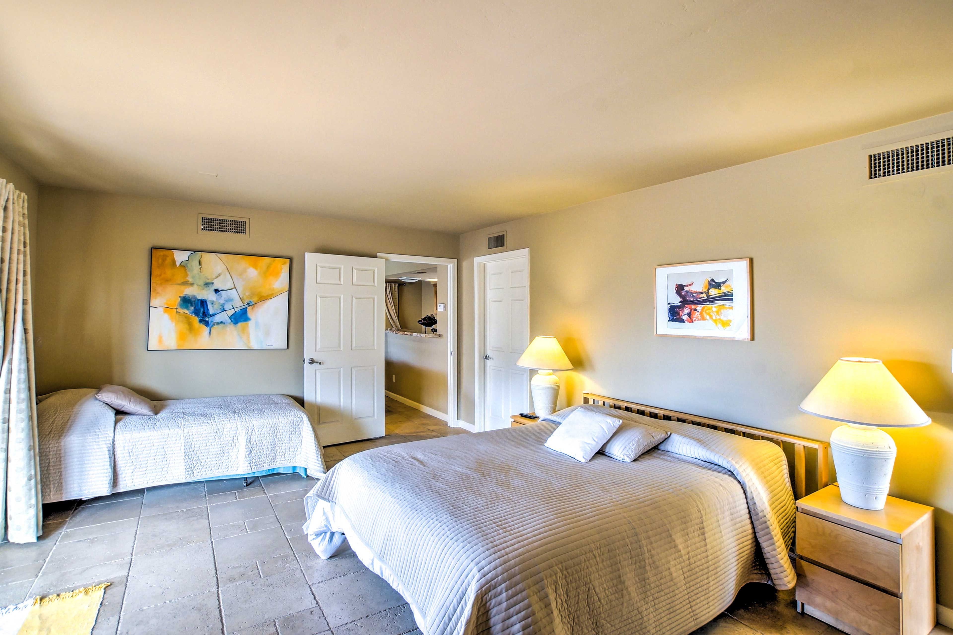 Bedroom | Queen Bed & 2 Twin Beds