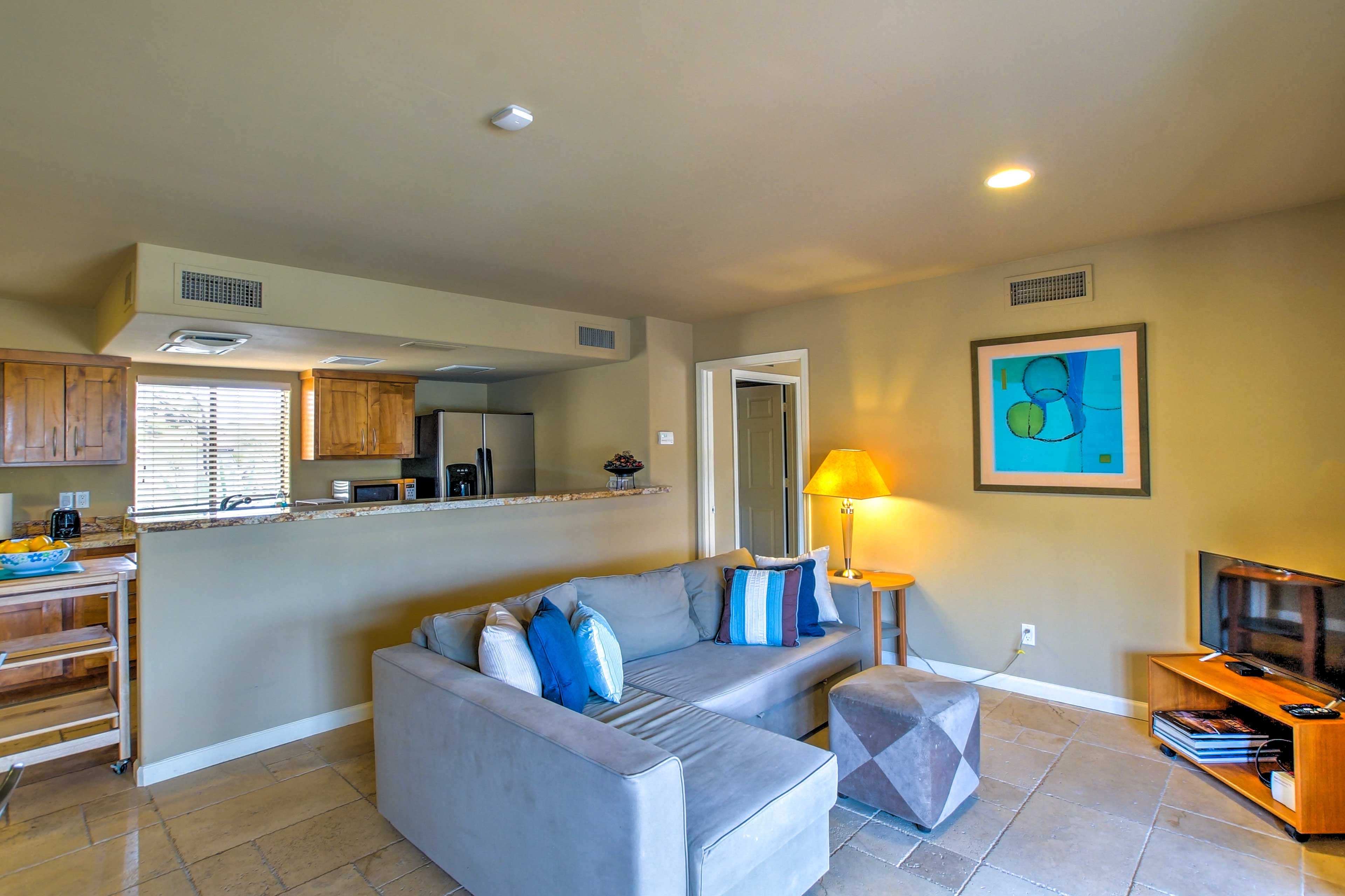 Living Room | Central A/C & Heating | TV w/ Cable