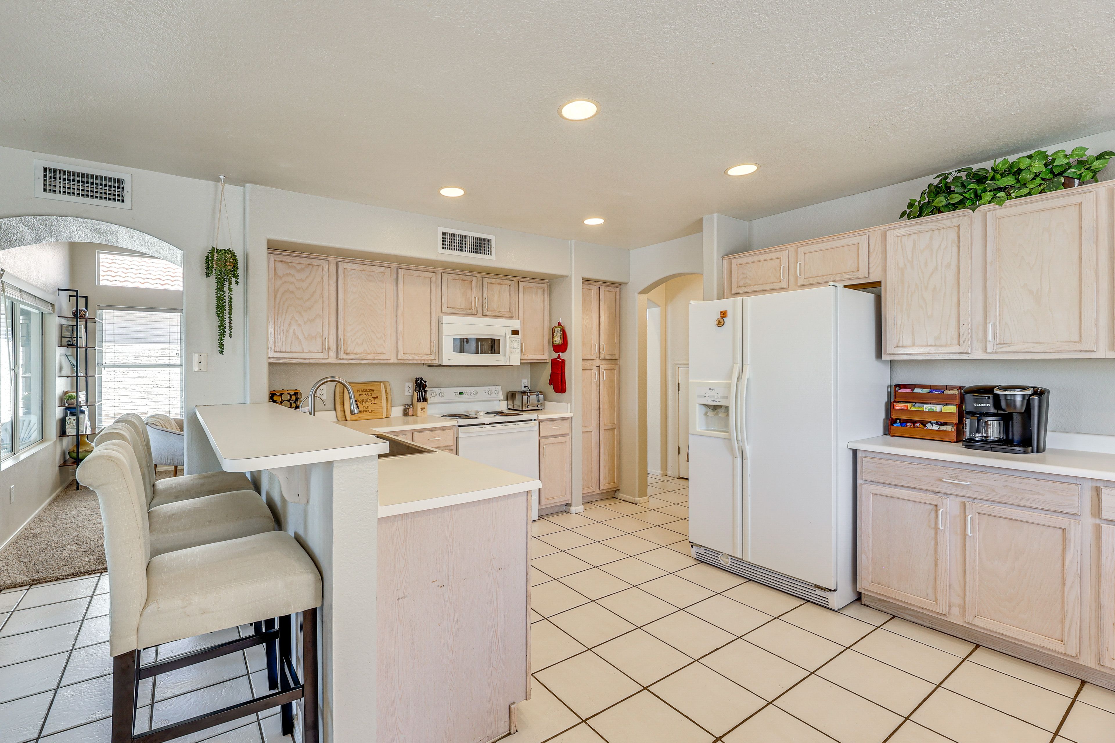 Kitchen | Cooking Basics | Keurig/Drip Coffee Maker | 1st Floor