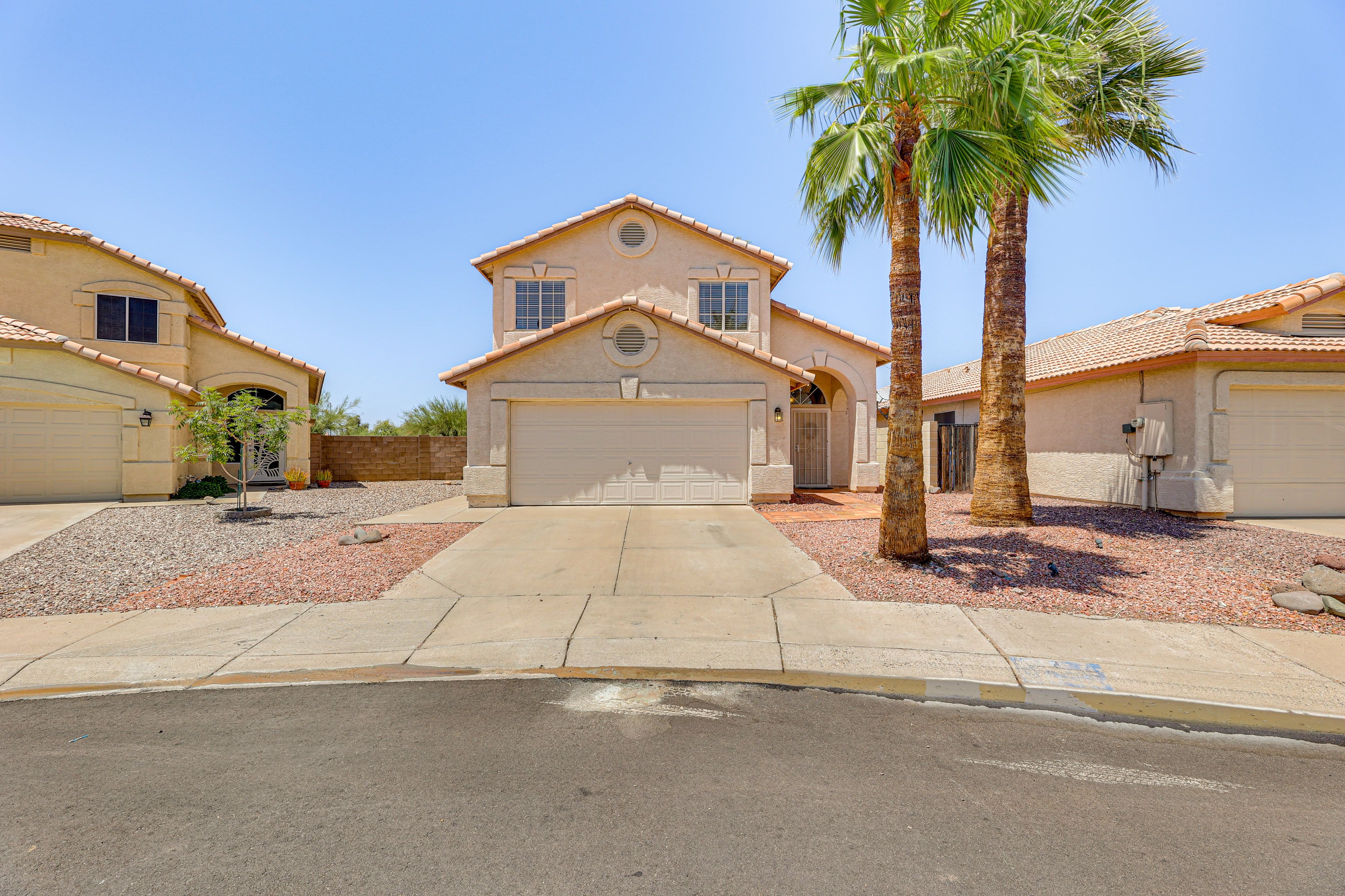 Exterior | Driveway (2 Vehicles)