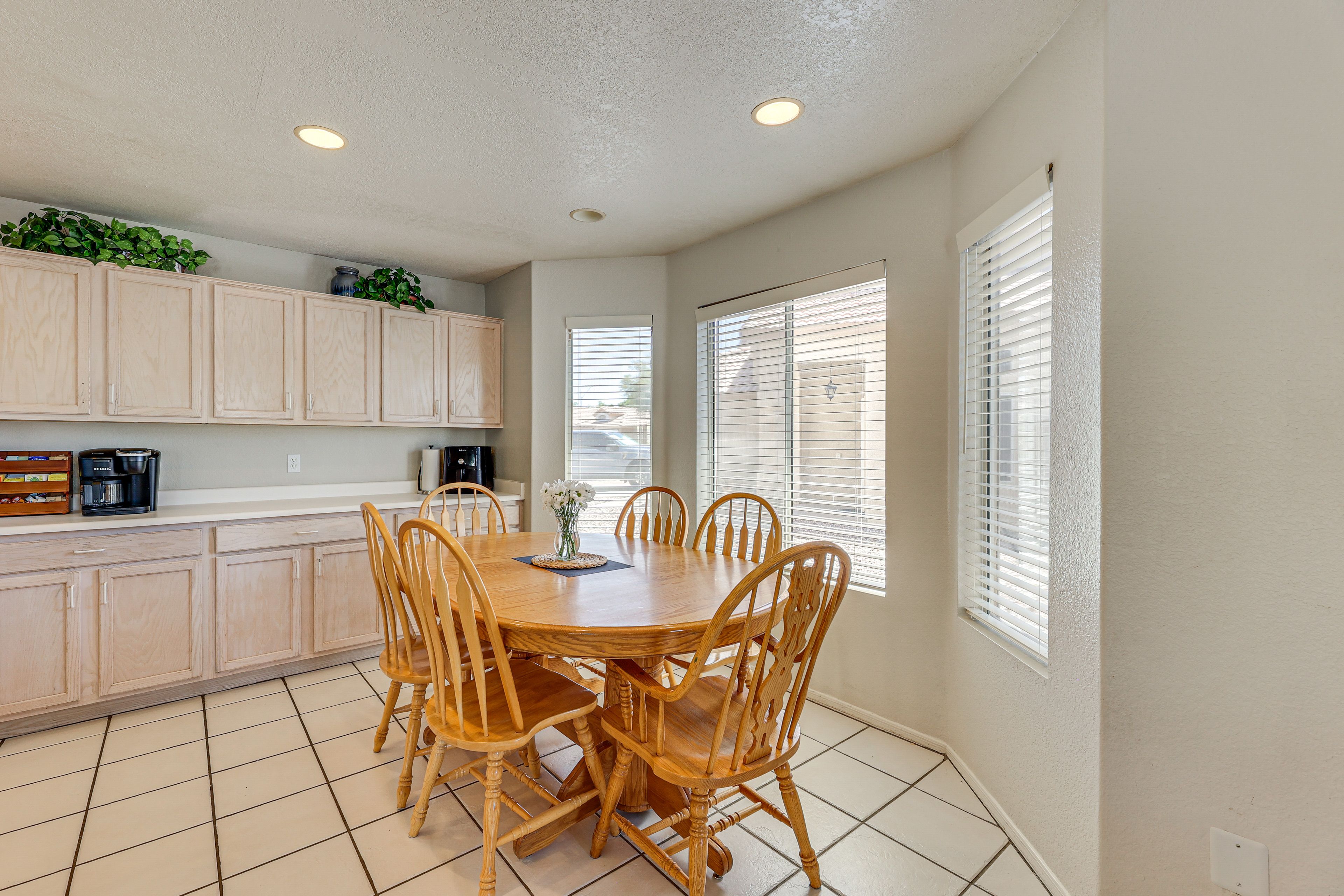 Dining Area | Dishware/Flatware Provided | 1st Floor