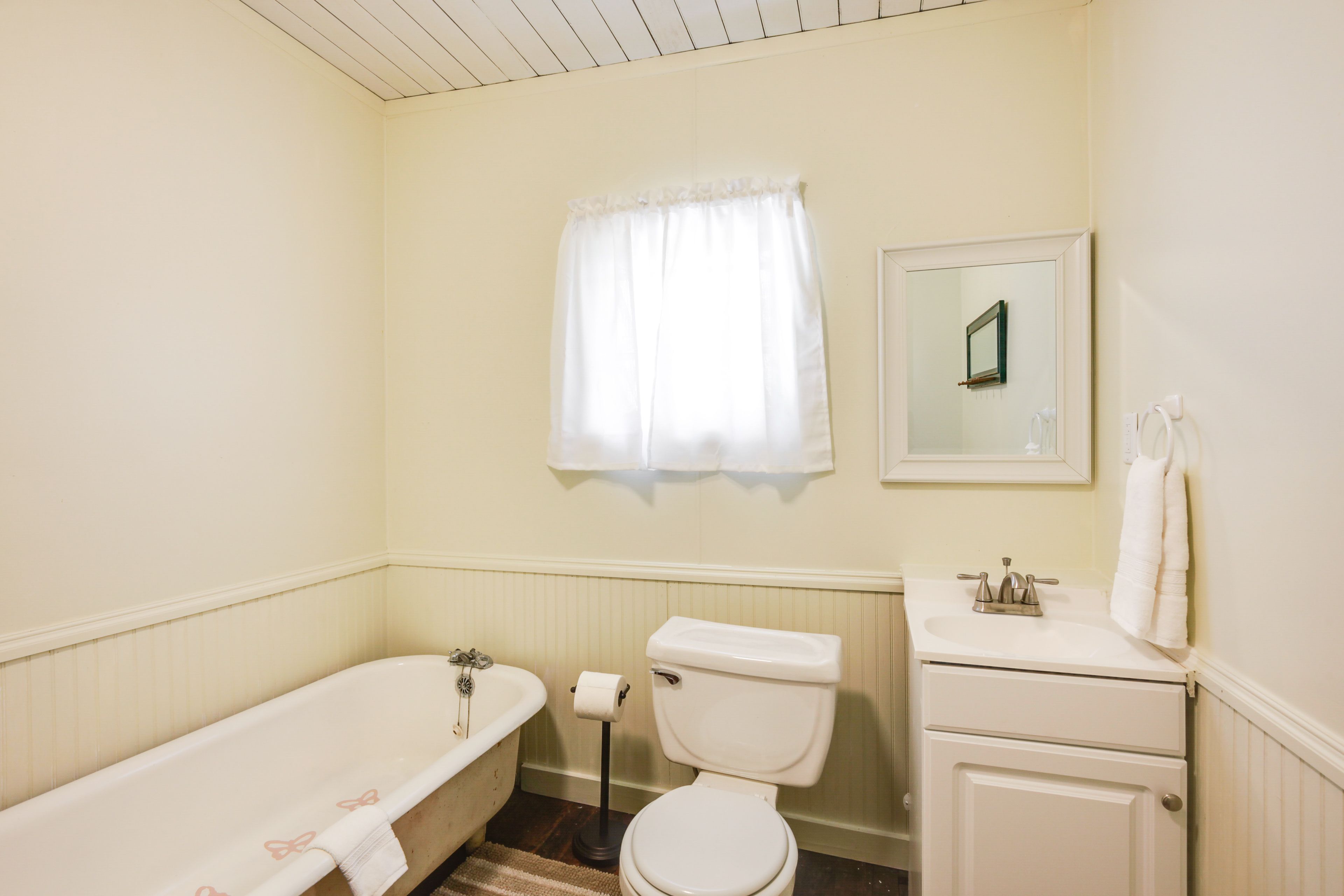 Full Bathroom | Soaking Tub