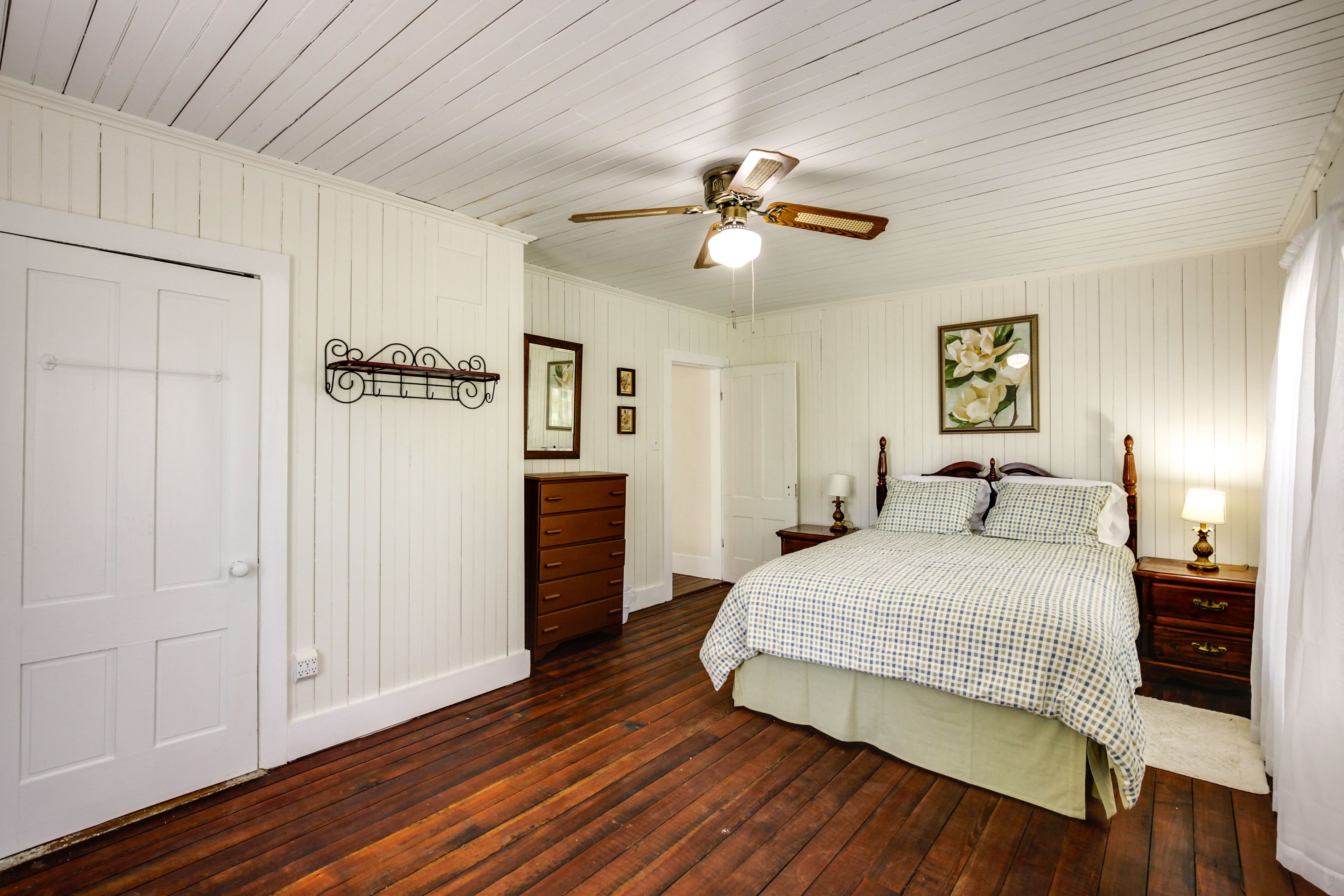 Bedroom 2 | Queen Bed