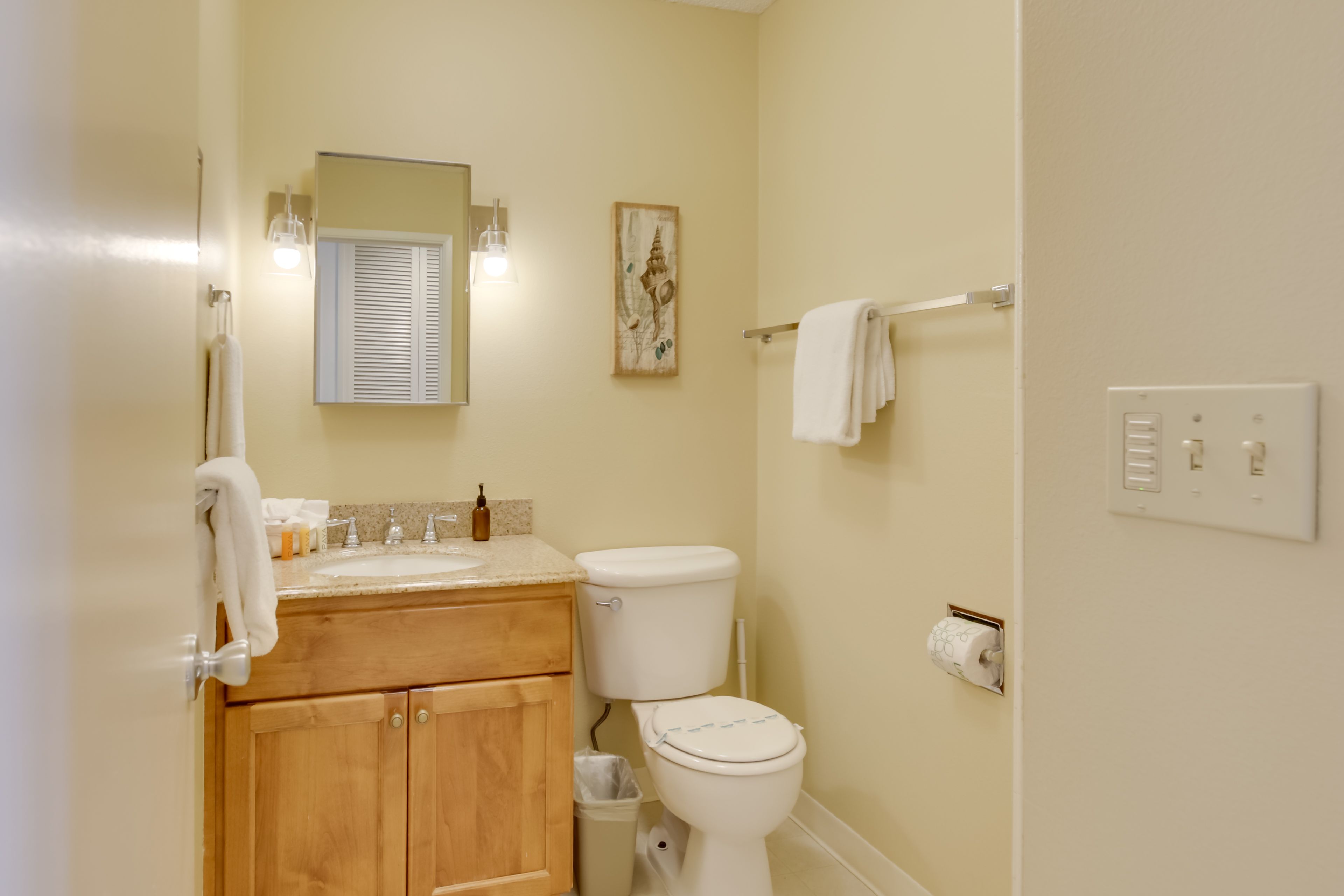 Full Bathroom | Linens & Towels