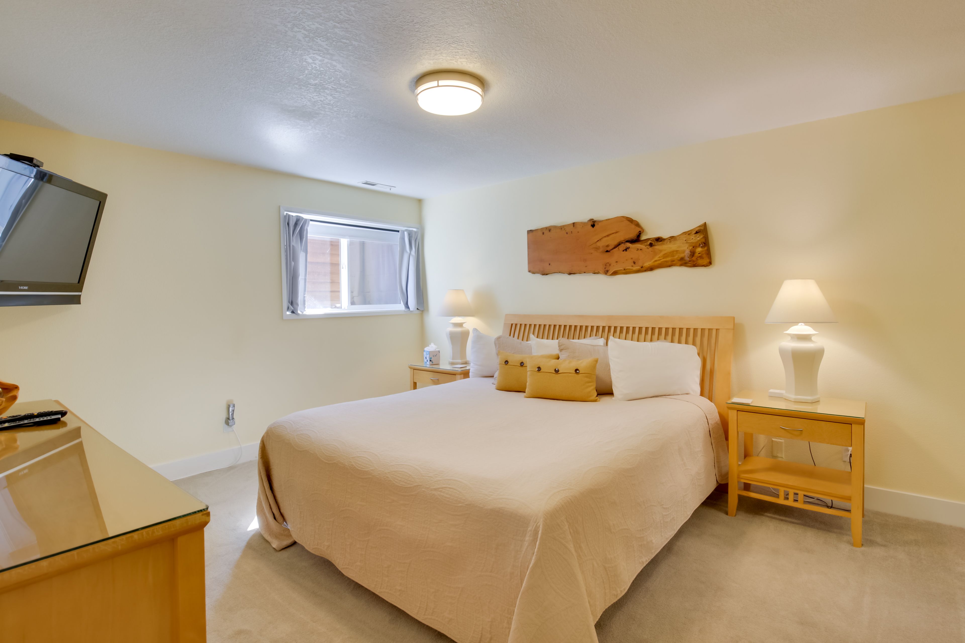 Bedroom 1 | King Bed