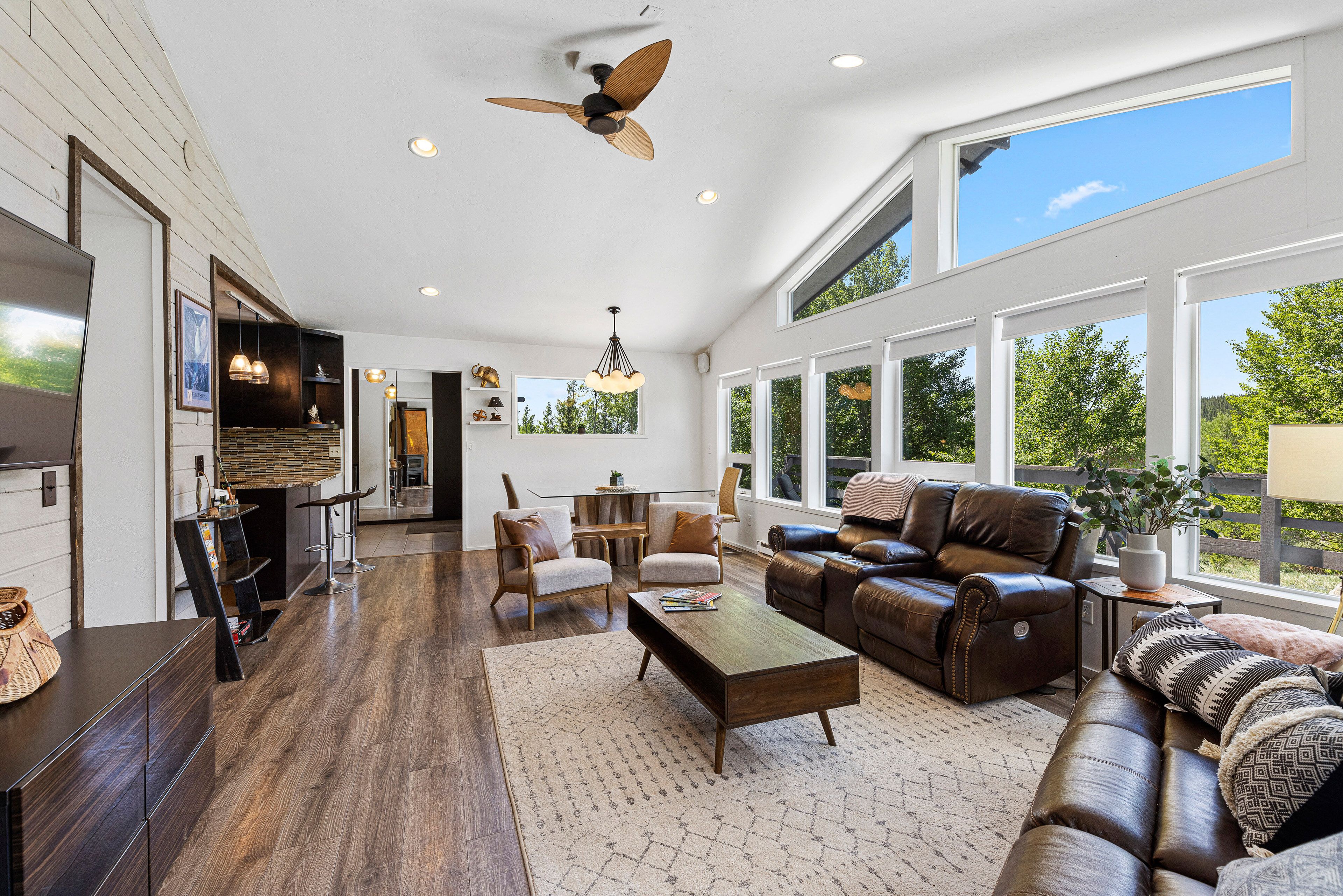 Living Room | Free WiFi
