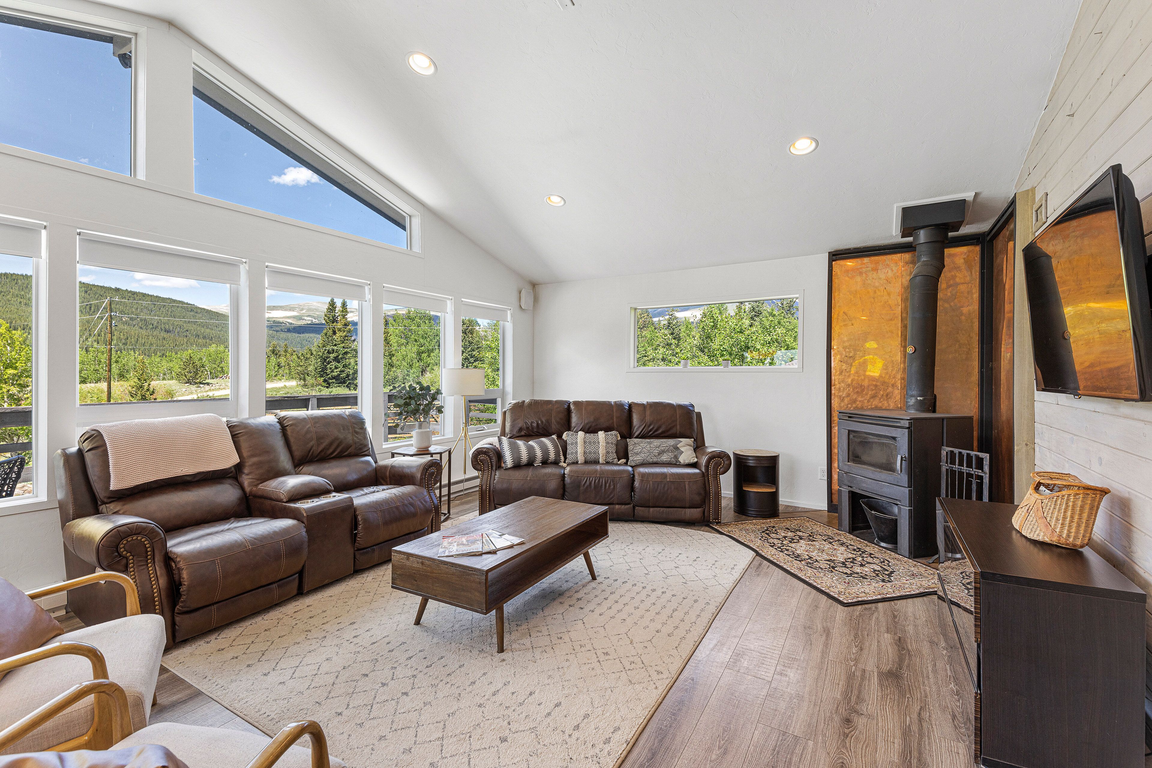 Living Room | Central Heating | Cable TV