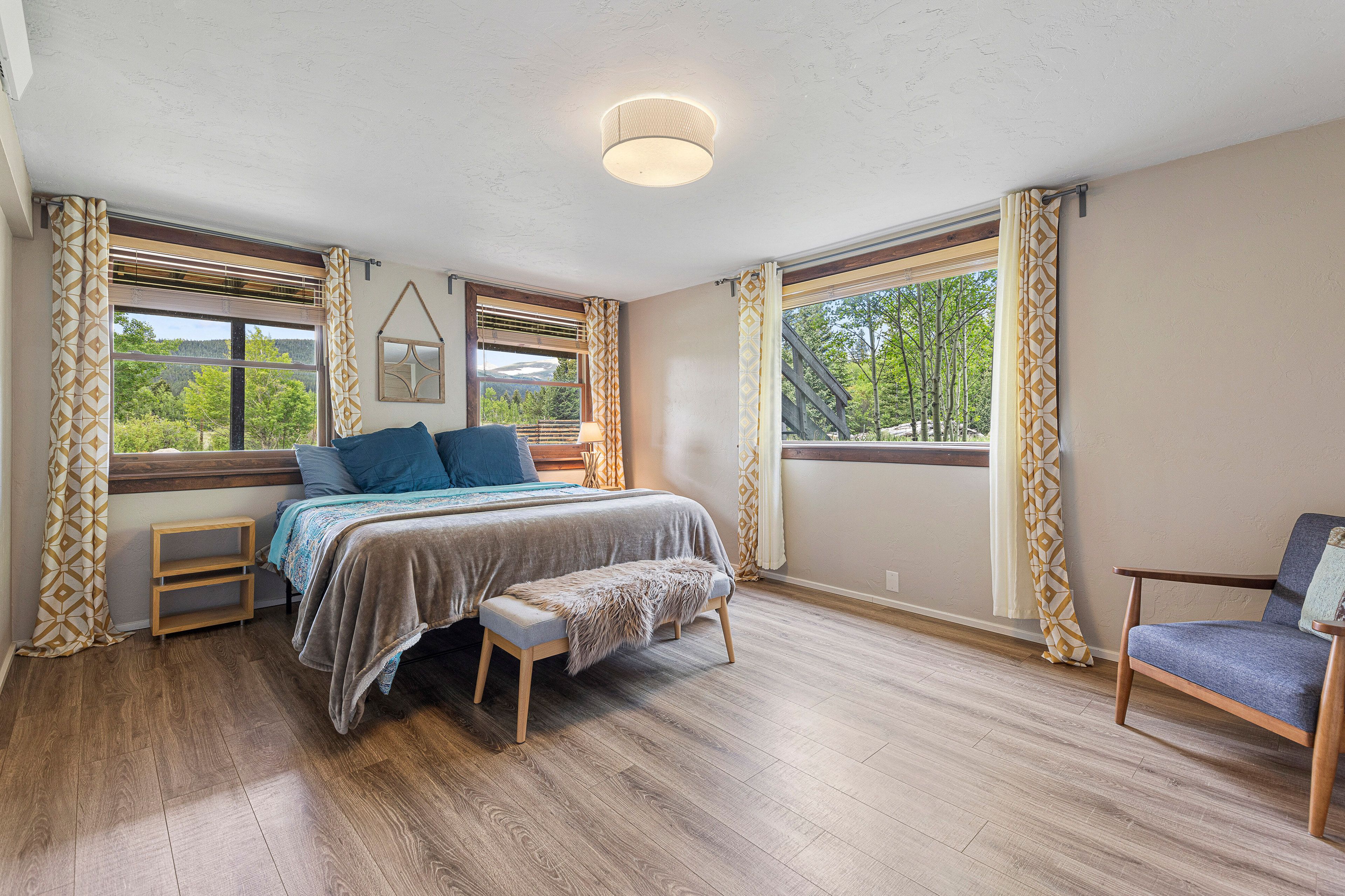 Bedroom 1 | King Bed
