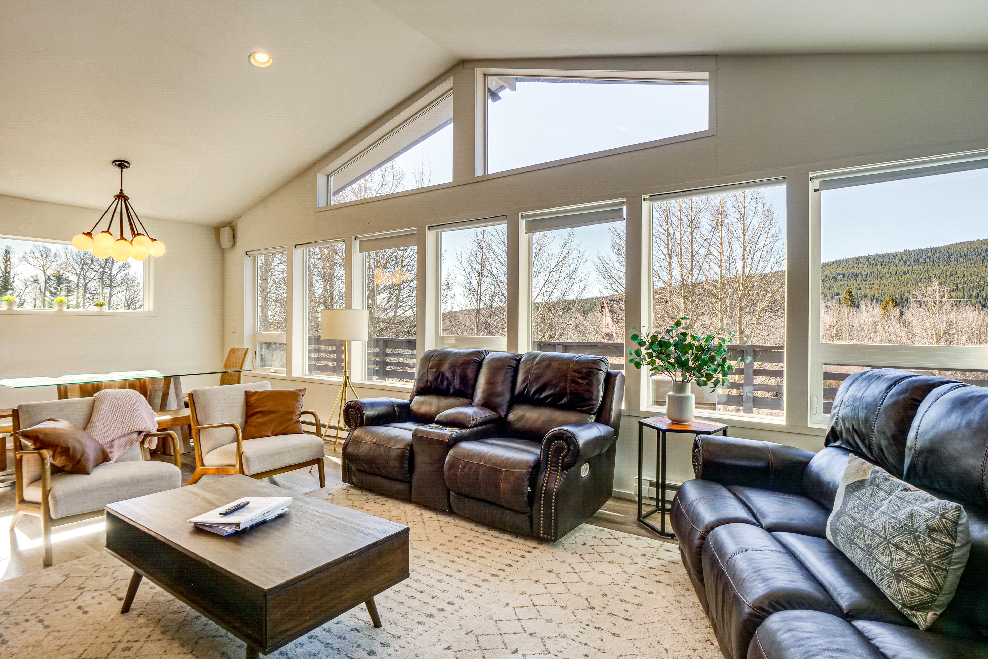 Living Room | Free WiFi