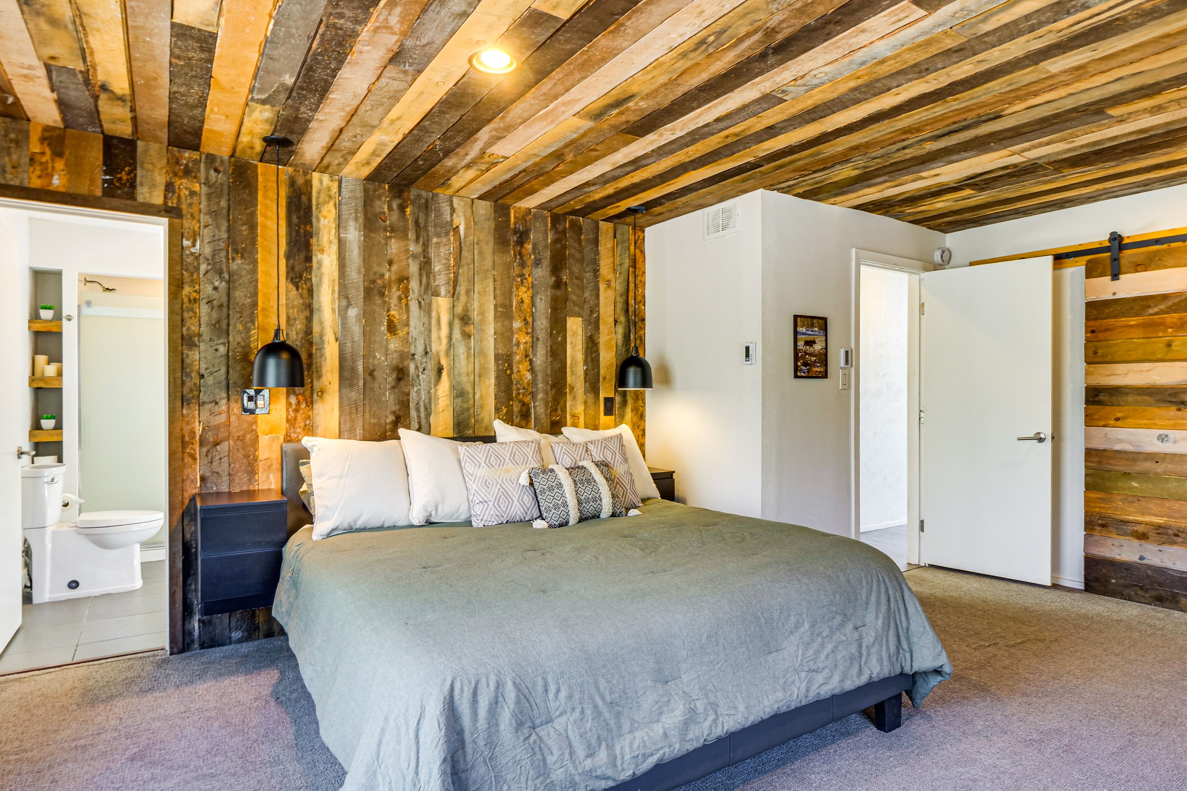 Bedroom 2 | King Bed