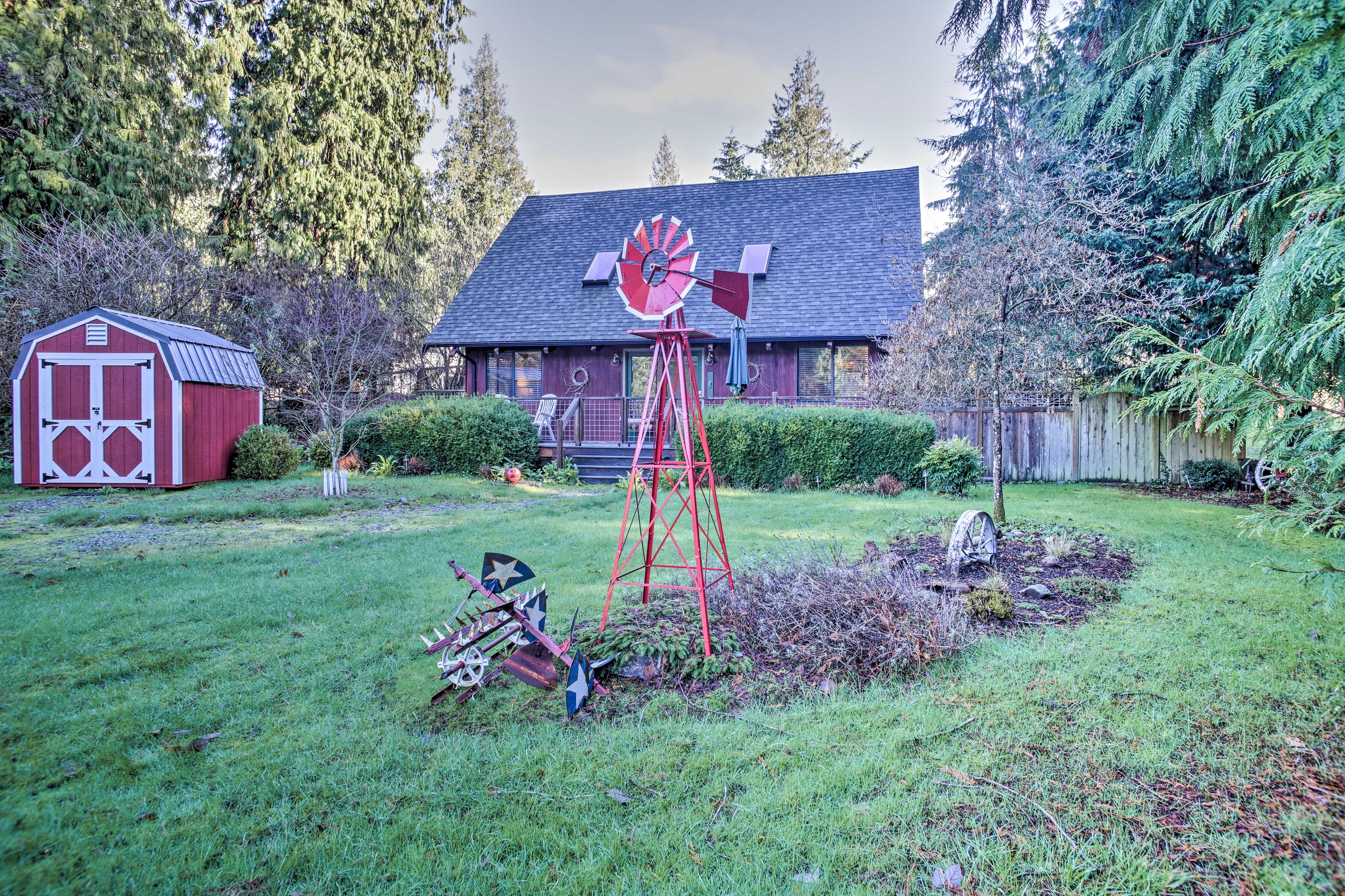 Book this charming 1-bedroom+loft, 2-bathroom vacation rental house in Clinto!
