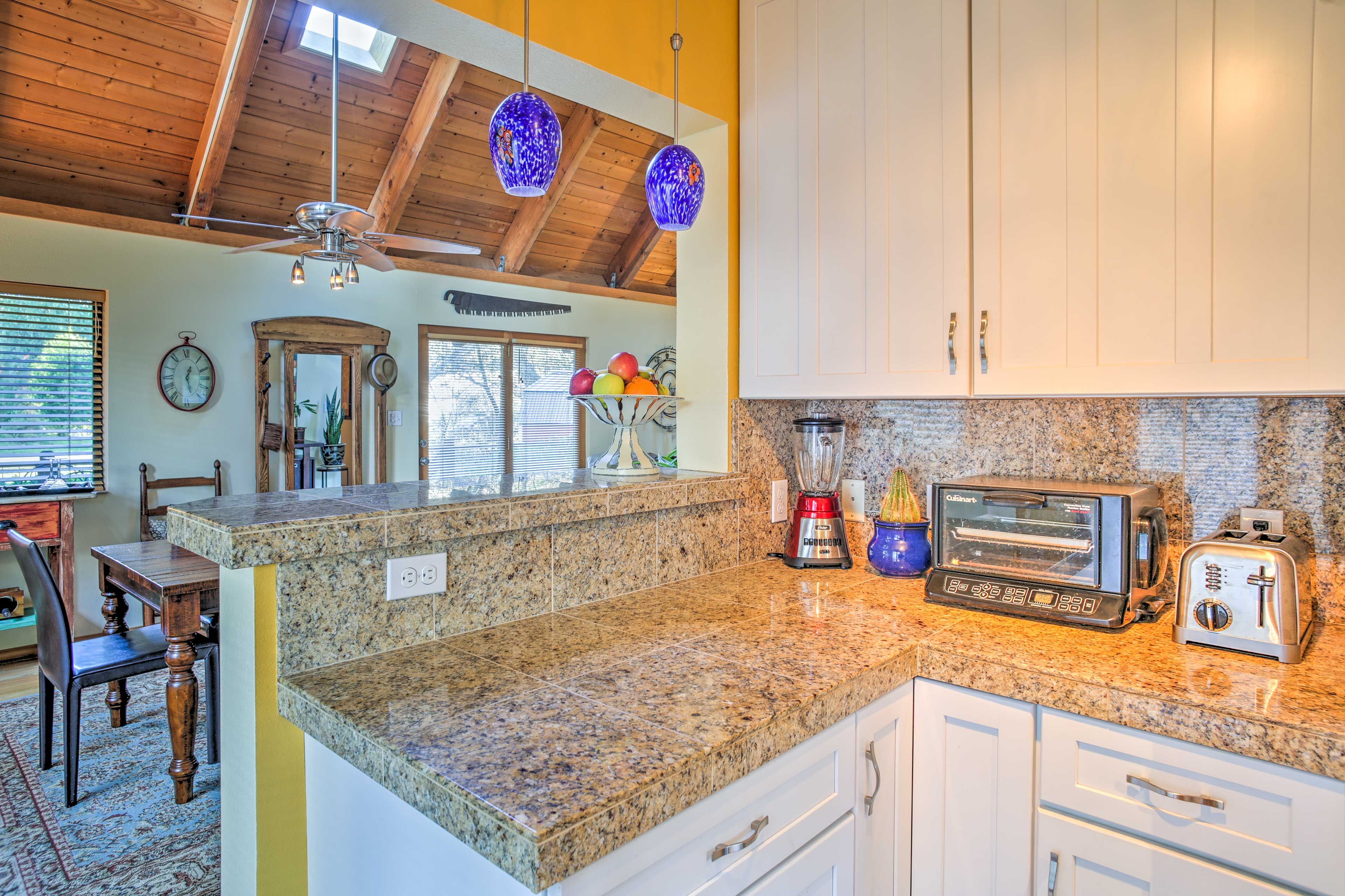 The kitchen includes a blender, toaster and toaster oven.