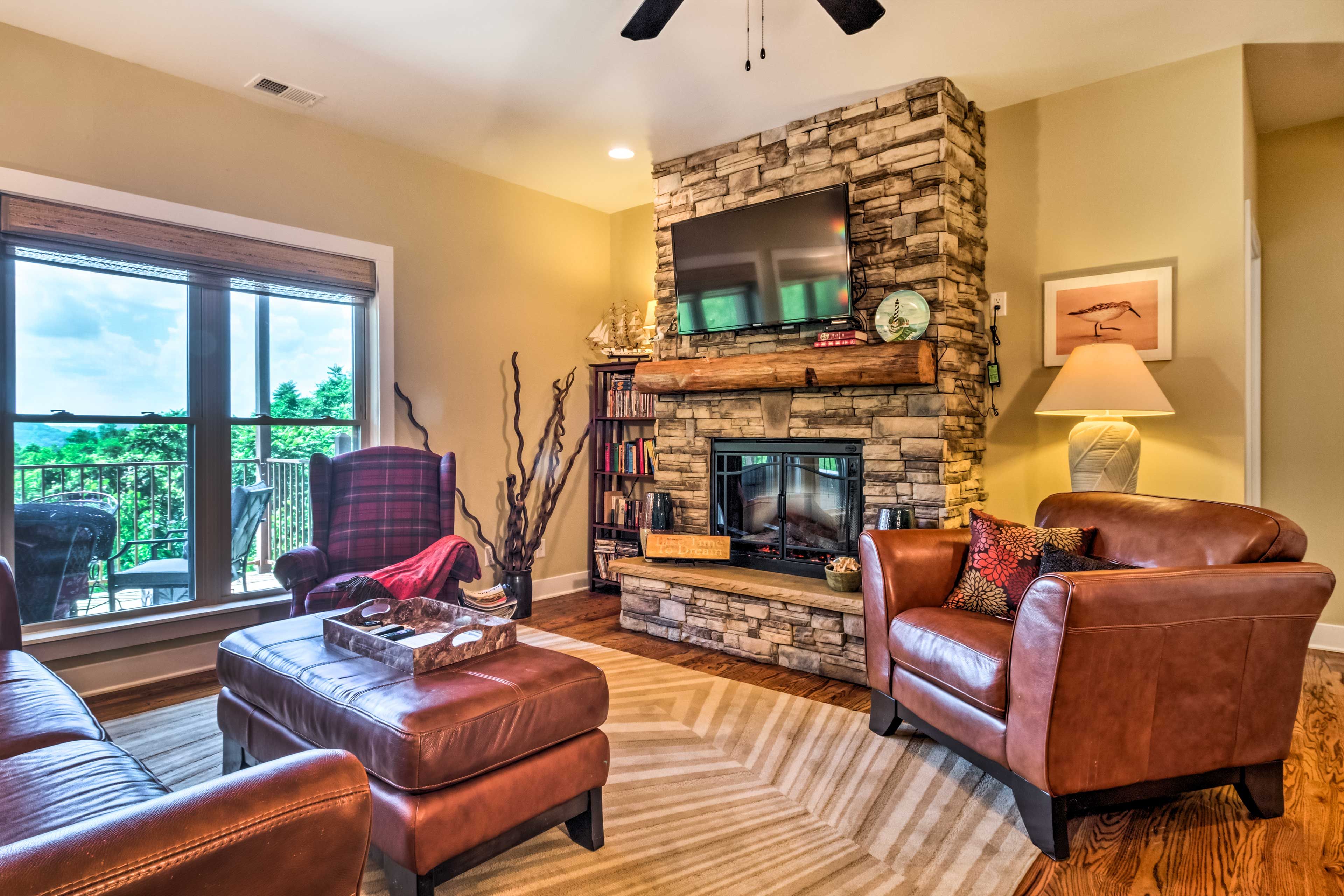 Living Room | Free WiFi | Electric Fireplace