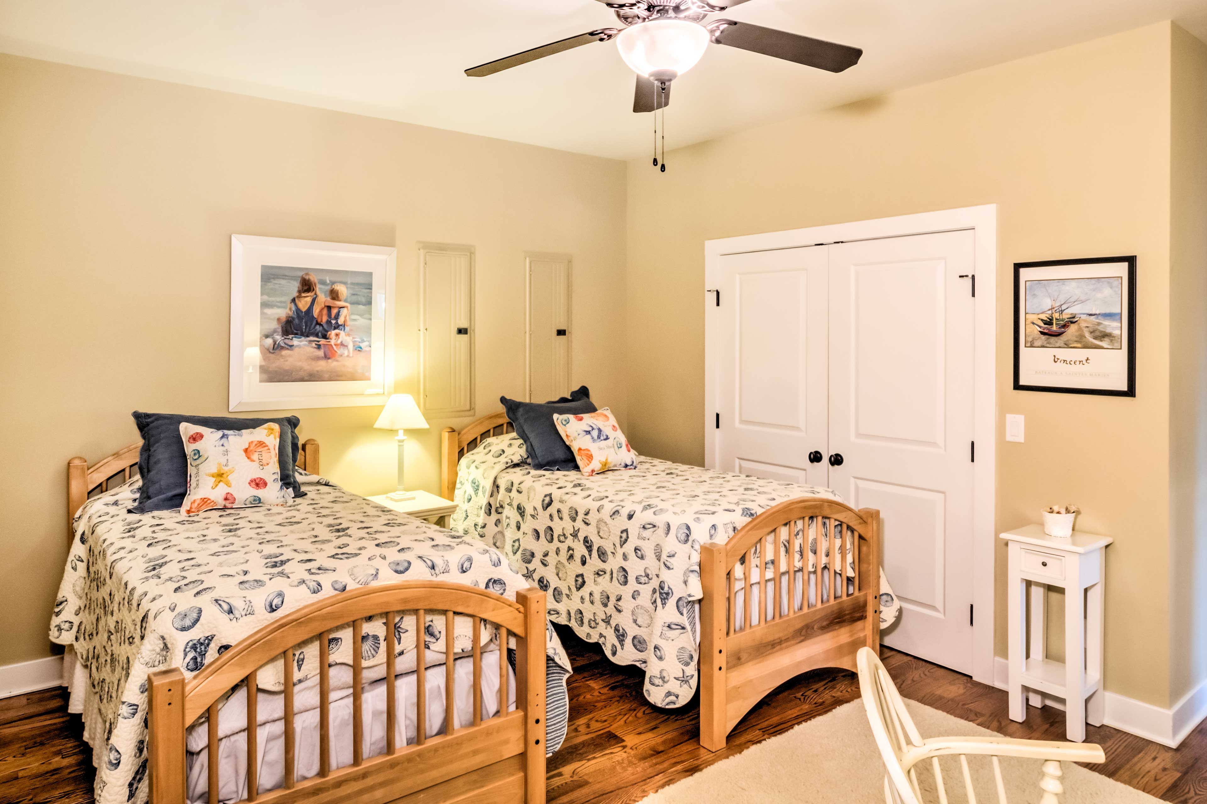 Bedroom 2 | 2 Twin Beds | Ceiling Fans